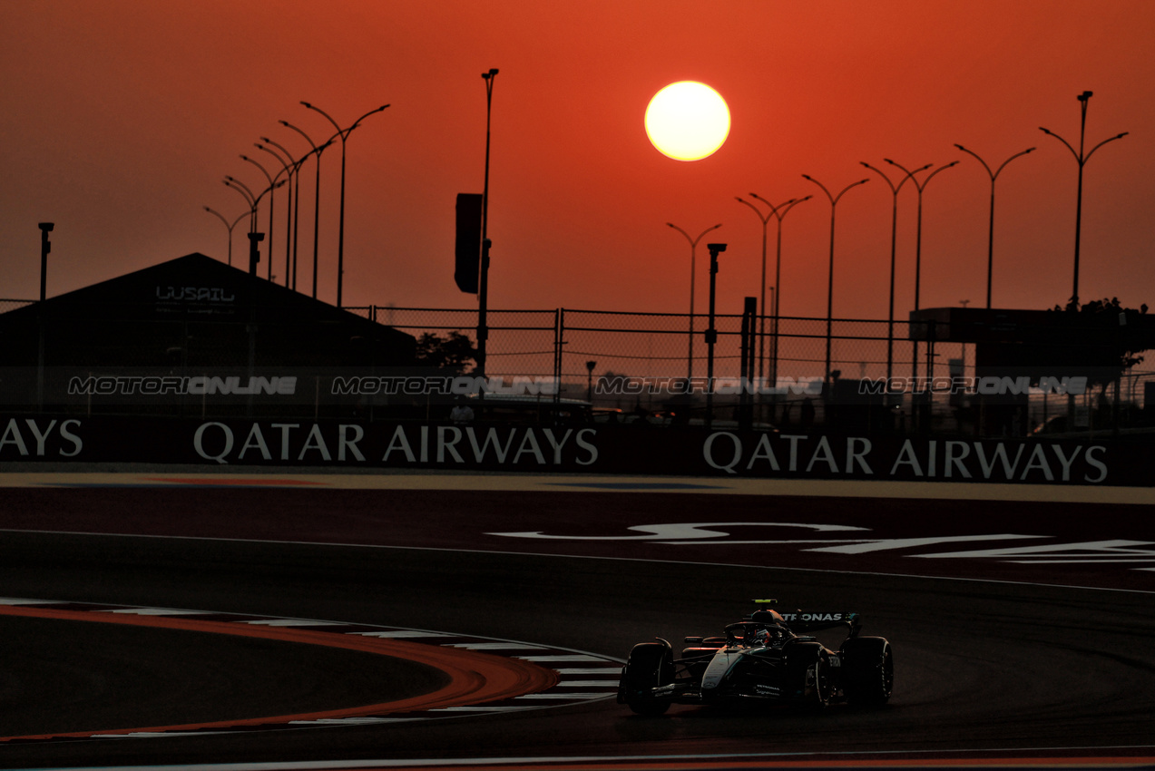 GP QATAR, Andrea Kimi Antonelli (ITA) Mercedes AMG F1 W16.

28.11.2025 Formula 1 World Championship, Rd 23, Qatar Grand Prix, Doha, Qatar, Sprint Qualifiche Day.

- www.xpbimages.com, EMail: requests@xpbimages.com © Copyright: Moy / XPB Images