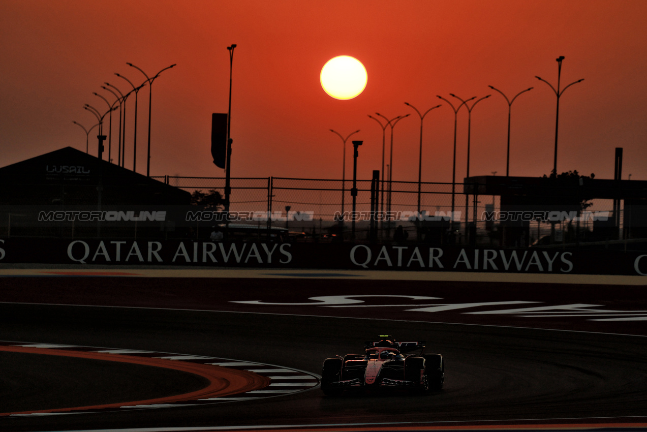 GP QATAR, Franco Colapinto (ARG) Alpine F1 Team A525.
28.11.2025 Formula 1 World Championship, Rd 23, Qatar Grand Prix, Doha, Qatar, Sprint Qualifiche Day.
- www.xpbimages.com, EMail: requests@xpbimages.com © Copyright: Moy / XPB Images