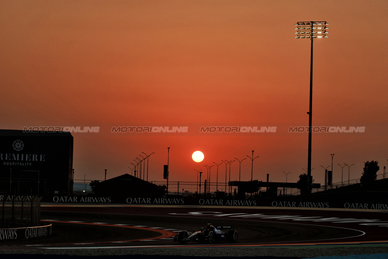GP QATAR, Carlos Sainz (ESP) Atlassian Williams Racing FW47.
28.11.2025 Formula 1 World Championship, Rd 23, Qatar Grand Prix, Doha, Qatar, Sprint Qualifiche Day.
- www.xpbimages.com, EMail: requests@xpbimages.com © Copyright: Moy / XPB Images