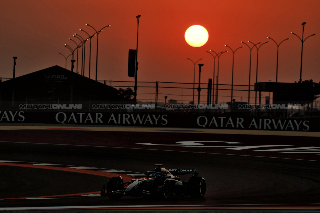 GP QATAR, George Russell (GBR) Mercedes AMG F1 W16.
28.11.2025 Formula 1 World Championship, Rd 23, Qatar Grand Prix, Doha, Qatar, Sprint Qualifiche Day.
- www.xpbimages.com, EMail: requests@xpbimages.com © Copyright: Moy / XPB Images