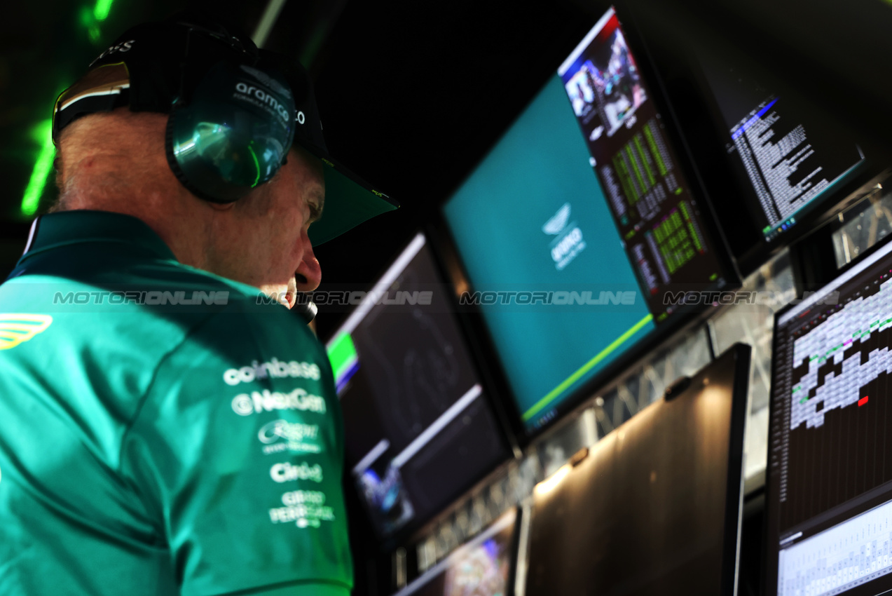 GP QATAR, Adrian Newey (GBR) Aston Martin F1 Team Managing Technical Partner.
28.11.2025 Formula 1 World Championship, Rd 23, Qatar Grand Prix, Doha, Qatar, Sprint Qualifiche Day.
- www.xpbimages.com, EMail: requests@xpbimages.com © Copyright: Batchelor / XPB Images