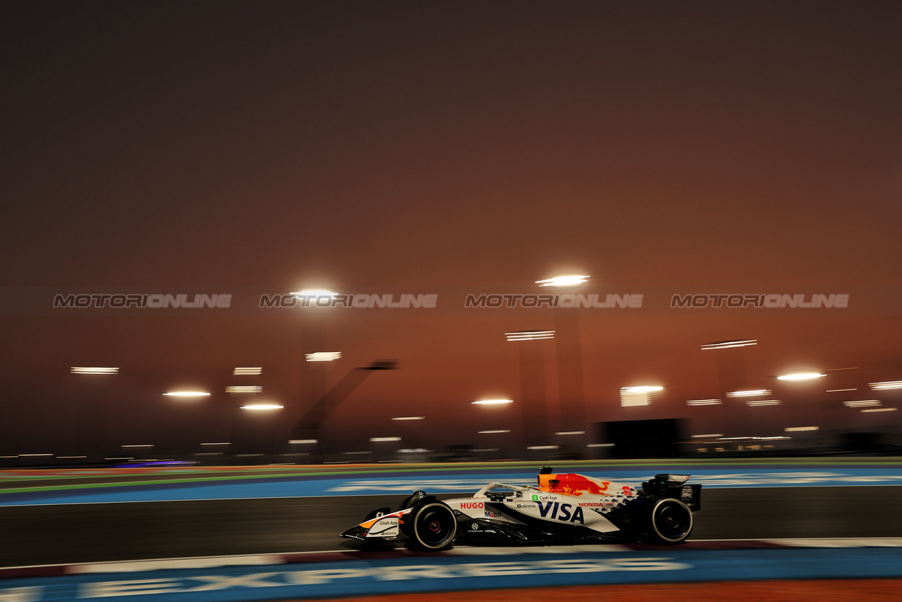 GP QATAR, Isack Hadjar (FRA) Racing Bulls VCARB 02.

28.11.2025 Formula 1 World Championship, Rd 23, Qatar Grand Prix, Doha, Qatar, Sprint Qualifiche Day.

- www.xpbimages.com, EMail: requests@xpbimages.com © Copyright: Moy / XPB Images