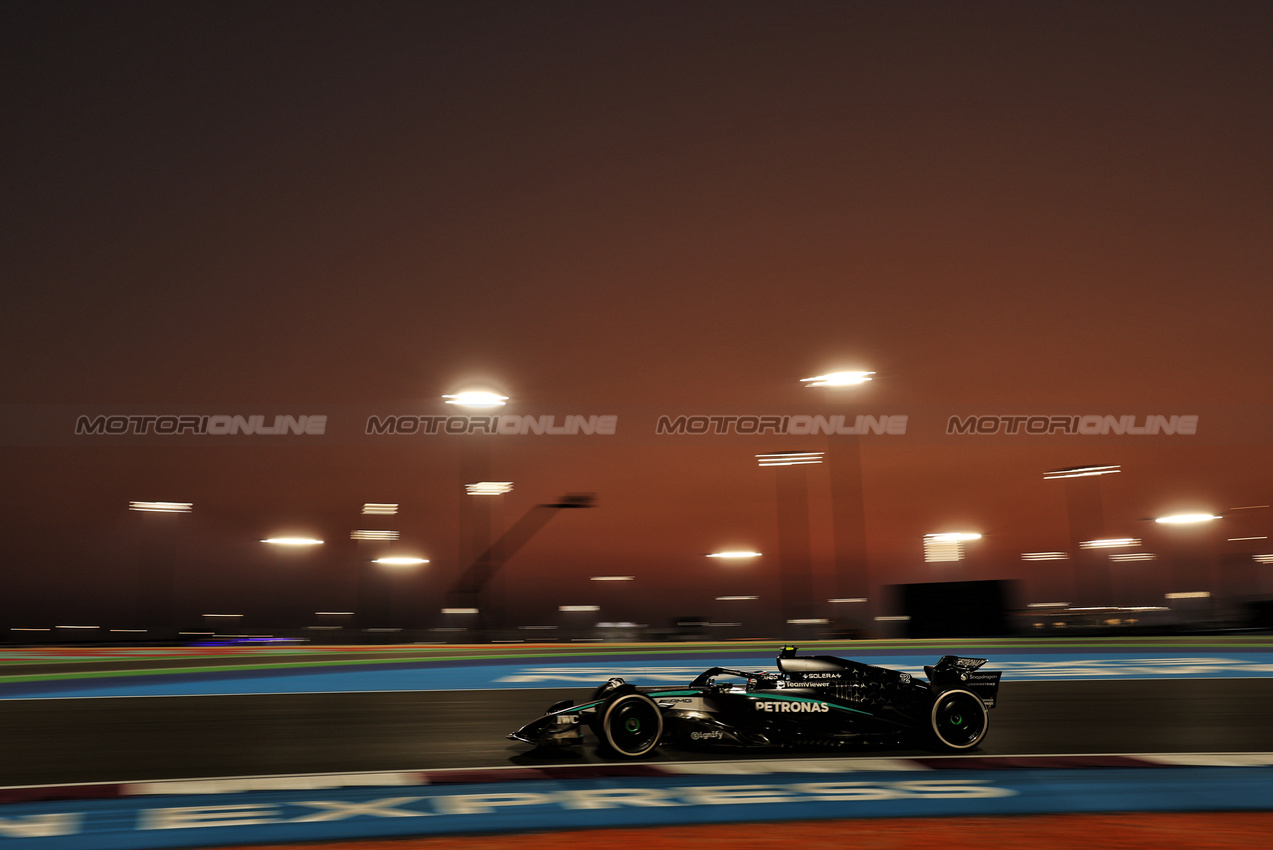 GP QATAR, Andrea Kimi Antonelli (ITA) Mercedes AMG F1 W16.
28.11.2025 Formula 1 World Championship, Rd 23, Qatar Grand Prix, Doha, Qatar, Sprint Qualifiche Day.
- www.xpbimages.com, EMail: requests@xpbimages.com © Copyright: Moy / XPB Images