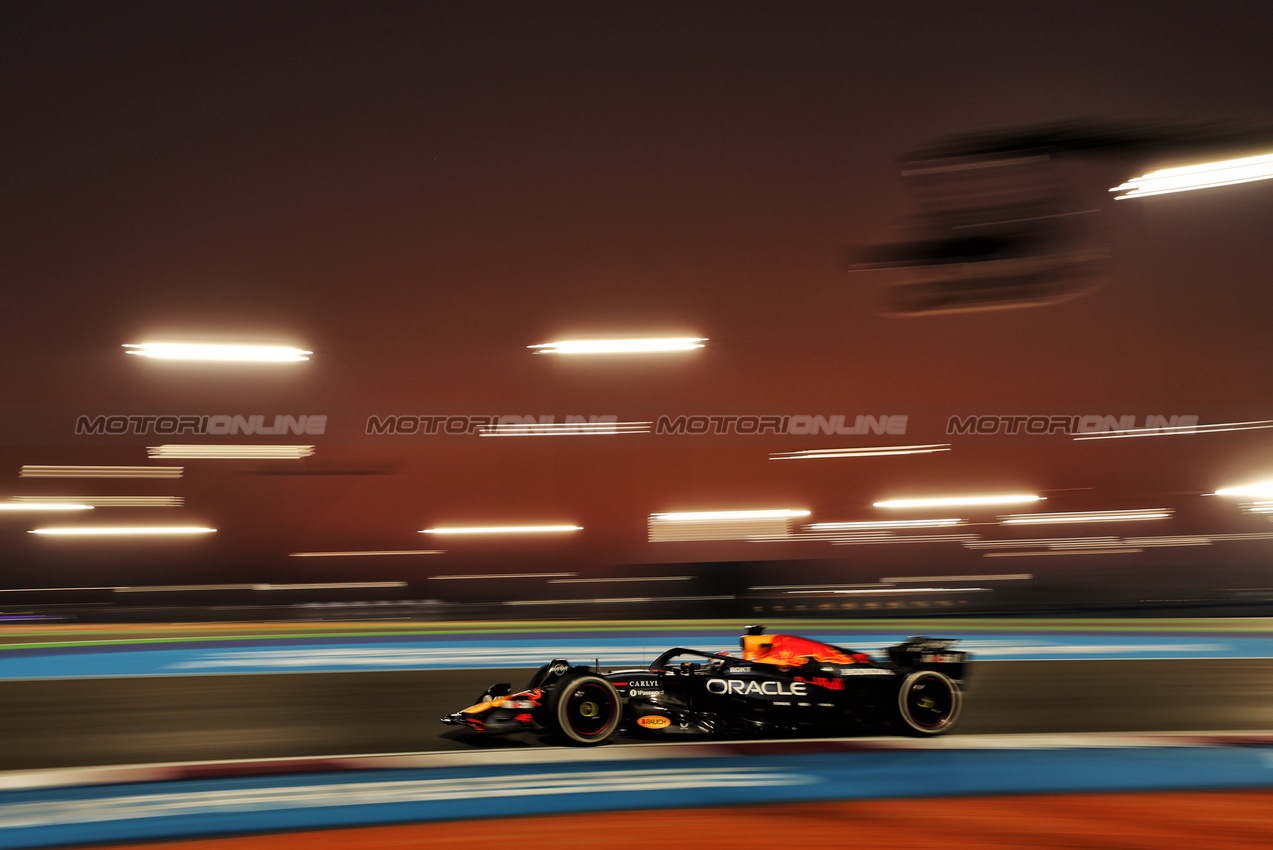 GP QATAR, Max Verstappen (NLD) Red Bull Racing RB21.

28.11.2025 Formula 1 World Championship, Rd 23, Qatar Grand Prix, Doha, Qatar, Sprint Qualifiche Day.

- www.xpbimages.com, EMail: requests@xpbimages.com © Copyright: Moy / XPB Images