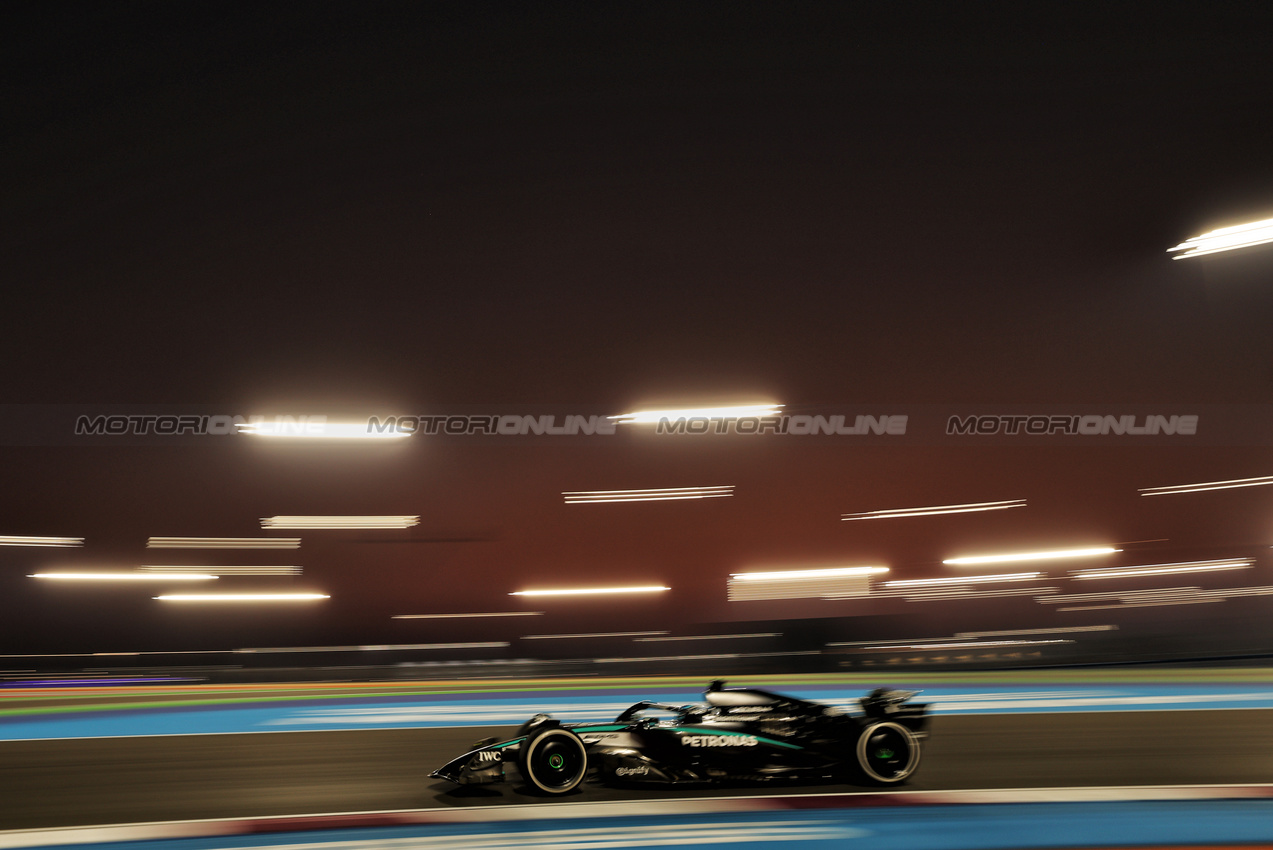 GP QATAR, George Russell (GBR) Mercedes AMG F1 W16.
28.11.2025 Formula 1 World Championship, Rd 23, Qatar Grand Prix, Doha, Qatar, Sprint Qualifiche Day.
- www.xpbimages.com, EMail: requests@xpbimages.com © Copyright: Moy / XPB Images