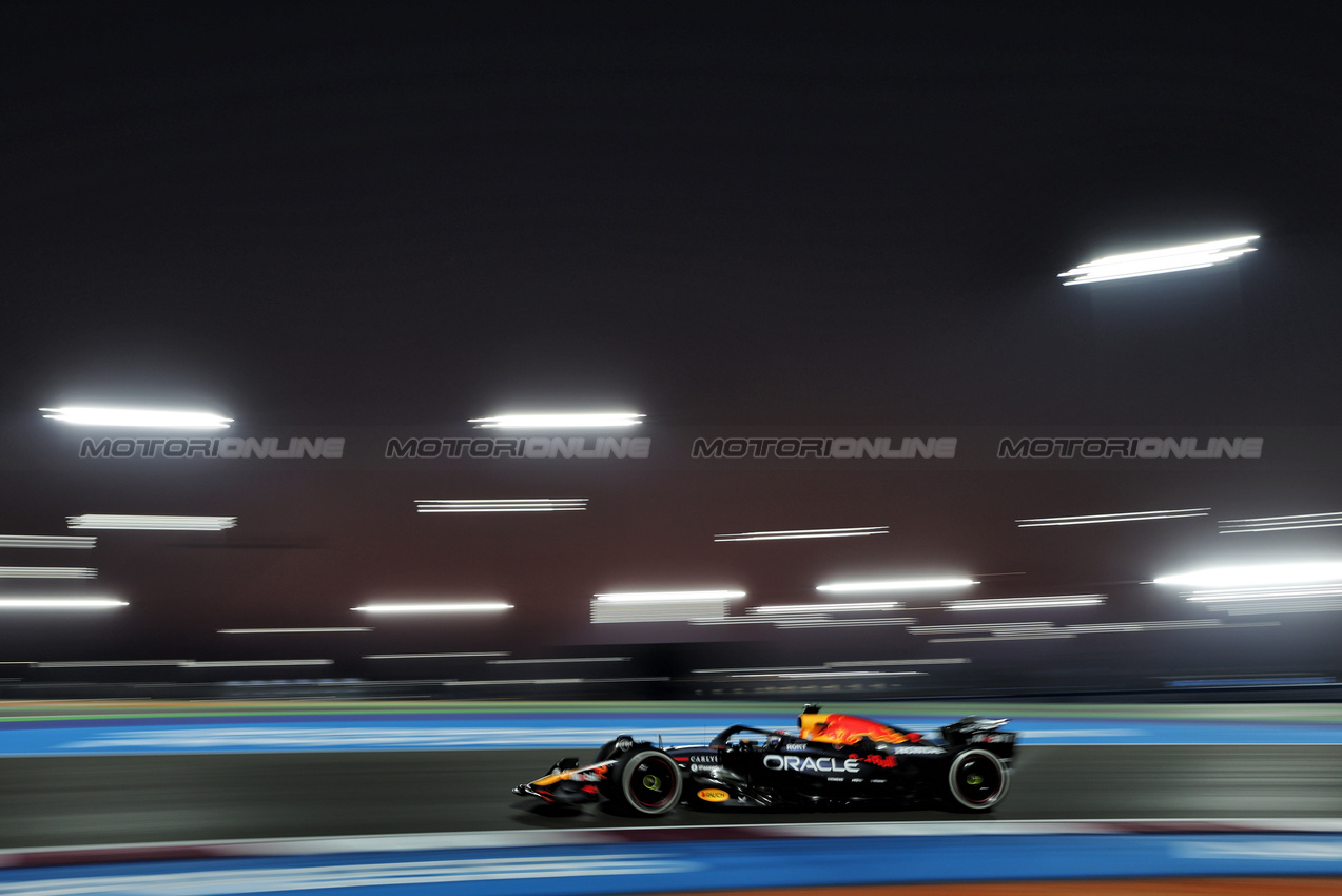 GP QATAR, Max Verstappen (NLD) Red Bull Racing RB21.
28.11.2025 Formula 1 World Championship, Rd 23, Qatar Grand Prix, Doha, Qatar, Sprint Qualifiche Day.
- www.xpbimages.com, EMail: requests@xpbimages.com © Copyright: Moy / XPB Images