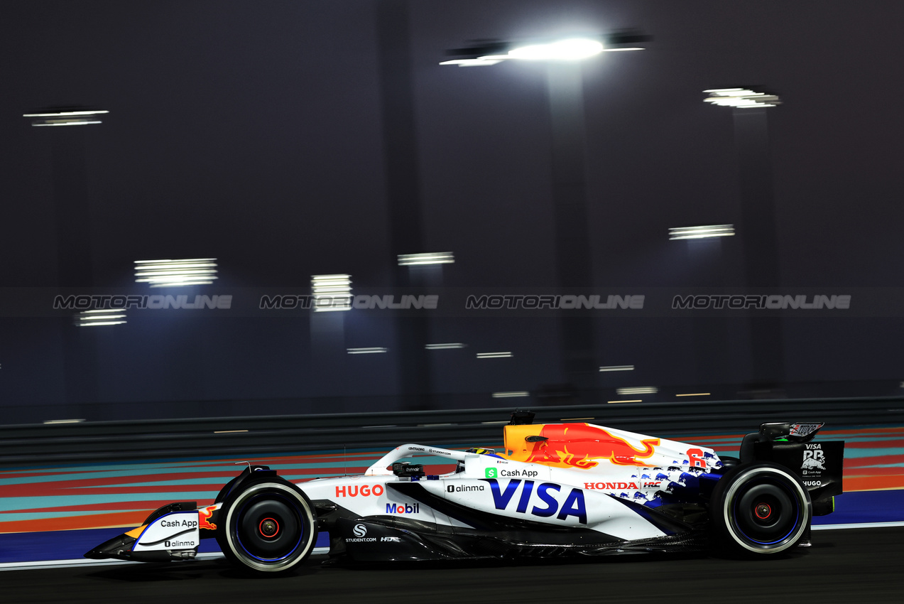 GP QATAR, Isack Hadjar (FRA) Racing Bulls VCARB 02.
28.11.2025 Formula 1 World Championship, Rd 23, Qatar Grand Prix, Doha, Qatar, Sprint Qualifiche Day.
- www.xpbimages.com, EMail: requests@xpbimages.com © Copyright: Moy / XPB Images