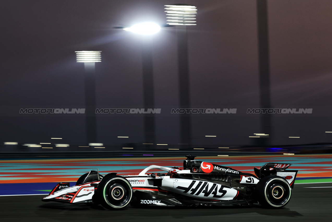 GP QATAR, Esteban Ocon (FRA) Haas VF-25.

28.11.2025 Formula 1 World Championship, Rd 23, Qatar Grand Prix, Doha, Qatar, Sprint Qualifiche Day.

- www.xpbimages.com, EMail: requests@xpbimages.com © Copyright: Moy / XPB Images