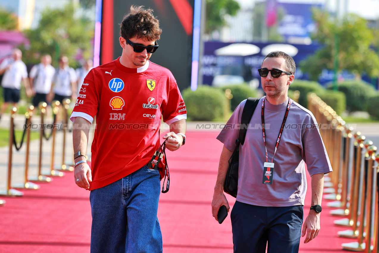 GP QATAR, (L to R): Charles Leclerc (MON) Ferrari with Nicolas Todt (FRA) Driver Manager.

28.11.2025 Formula 1 World Championship, Rd 23, Qatar Grand Prix, Doha, Qatar, Sprint Qualifiche Day.

- www.xpbimages.com, EMail: requests@xpbimages.com © Copyright: Moy / XPB Images