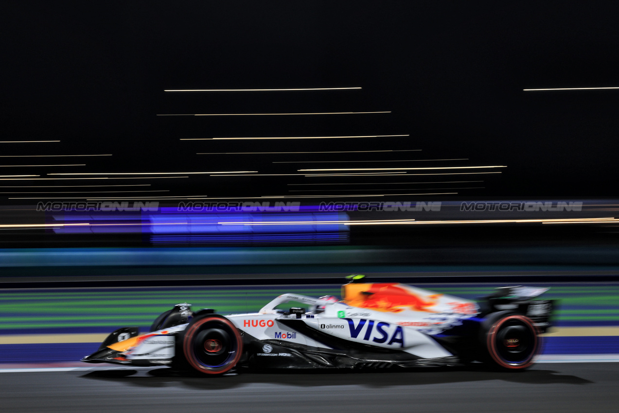 GP QATAR, Liam Lawson (NZL) Racing Bulls VCARB 02.
28.11.2025 Formula 1 World Championship, Rd 23, Qatar Grand Prix, Doha, Qatar, Sprint Qualifiche Day.
- www.xpbimages.com, EMail: requests@xpbimages.com © Copyright: Moy / XPB Images