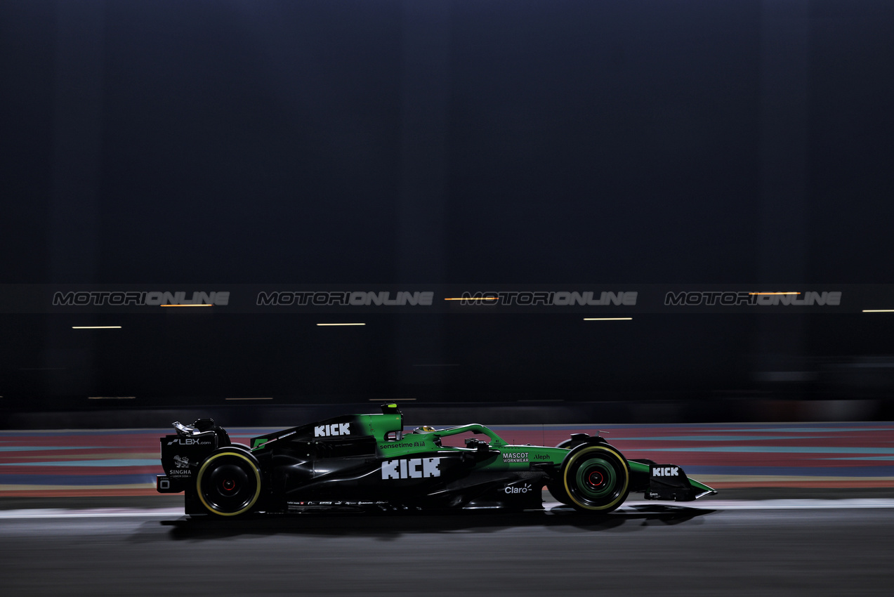 GP QATAR, Gabriel Bortoleto (BRA) Sauber C45.

28.11.2025 Formula 1 World Championship, Rd 23, Qatar Grand Prix, Doha, Qatar, Sprint Qualifiche Day.

- www.xpbimages.com, EMail: requests@xpbimages.com © Copyright: Charniaux / XPB Images