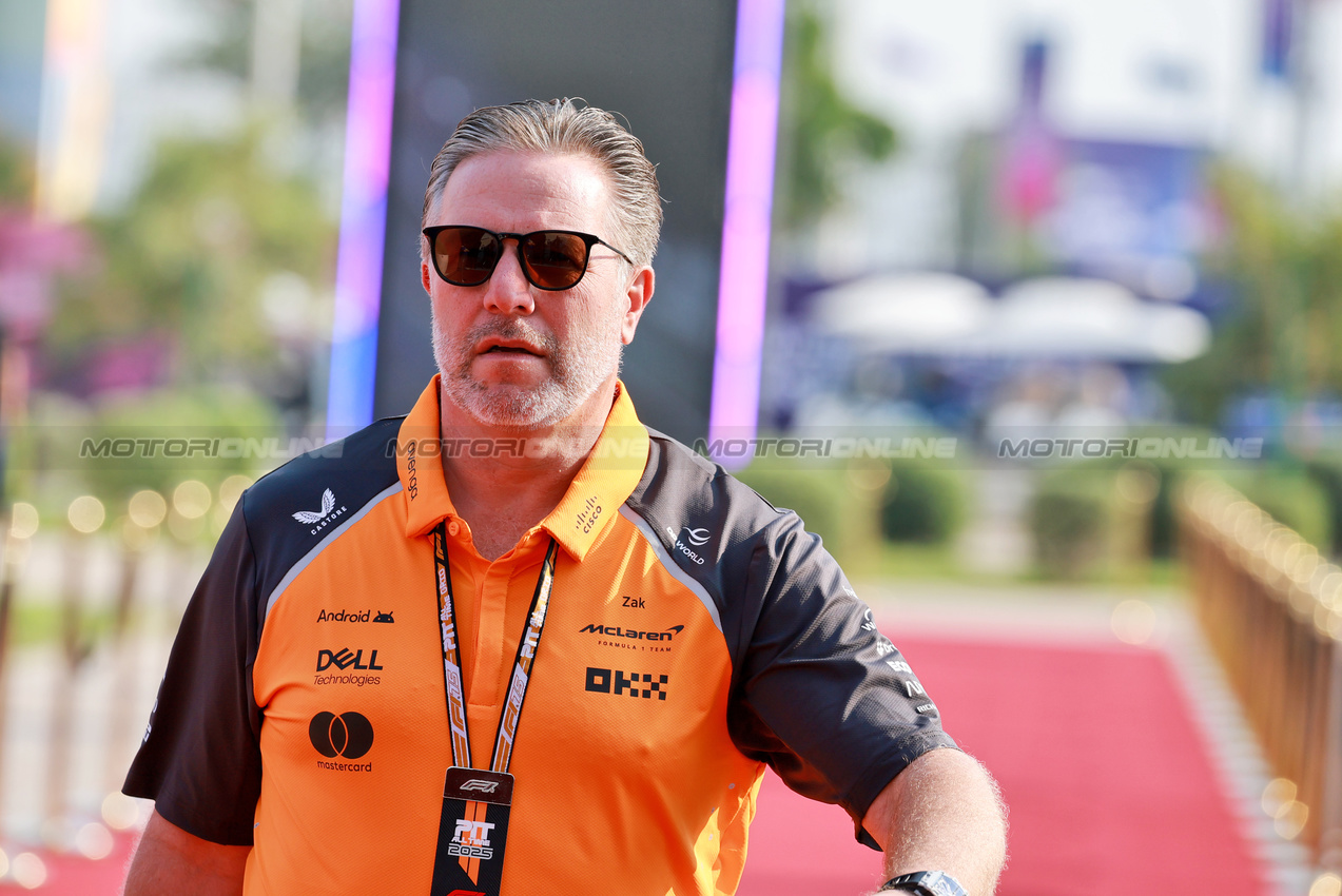 GP QATAR, Zak Brown (USA) McLaren Executive Director.

28.11.2025 Formula 1 World Championship, Rd 23, Qatar Grand Prix, Doha, Qatar, Sprint Qualifiche Day.

- www.xpbimages.com, EMail: requests@xpbimages.com © Copyright: Moy / XPB Images