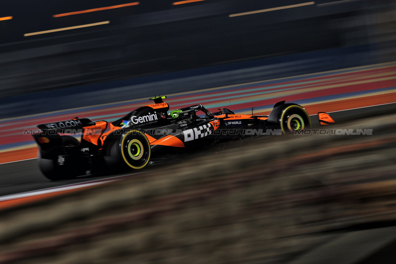 GP QATAR, Lando Norris (GBR) McLaren MCL39.
28.11.2025 Formula 1 World Championship, Rd 23, Qatar Grand Prix, Doha, Qatar, Sprint Qualifiche Day.
- www.xpbimages.com, EMail: requests@xpbimages.com © Copyright: Charniaux / XPB Images