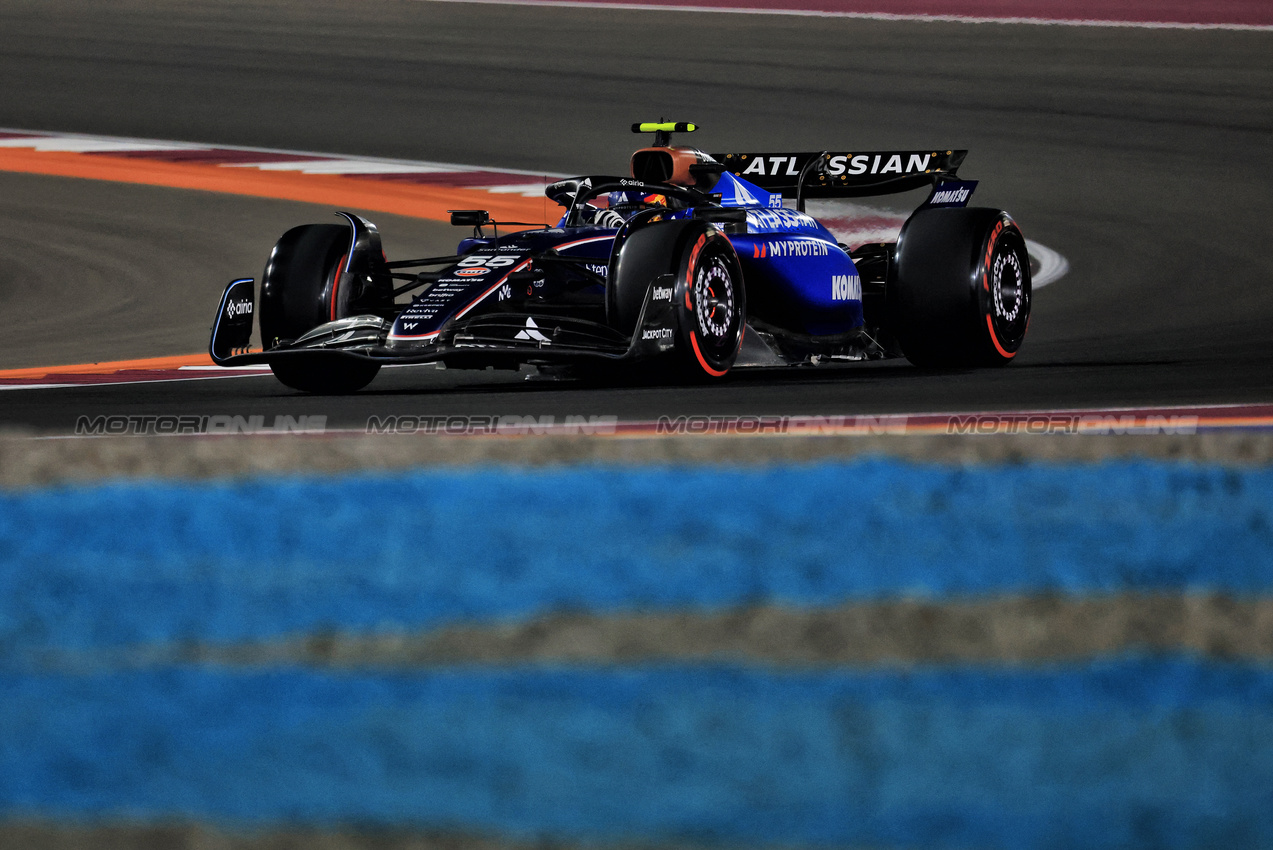GP QATAR, Carlos Sainz (ESP) Atlassian Williams Racing FW47.
28.11.2025 Formula 1 World Championship, Rd 23, Qatar Grand Prix, Doha, Qatar, Sprint Qualifiche Day.
- www.xpbimages.com, EMail: requests@xpbimages.com © Copyright: Moy / XPB Images
