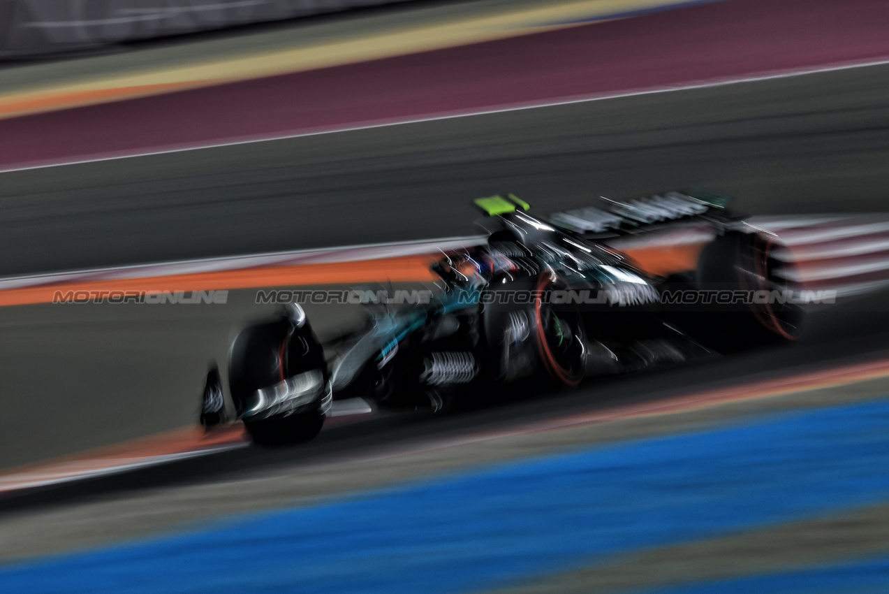 GP QATAR, Andrea Kimi Antonelli (ITA) Mercedes AMG F1 W16.

28.11.2025 Formula 1 World Championship, Rd 23, Qatar Grand Prix, Doha, Qatar, Sprint Qualifiche Day.

- www.xpbimages.com, EMail: requests@xpbimages.com © Copyright: Moy / XPB Images