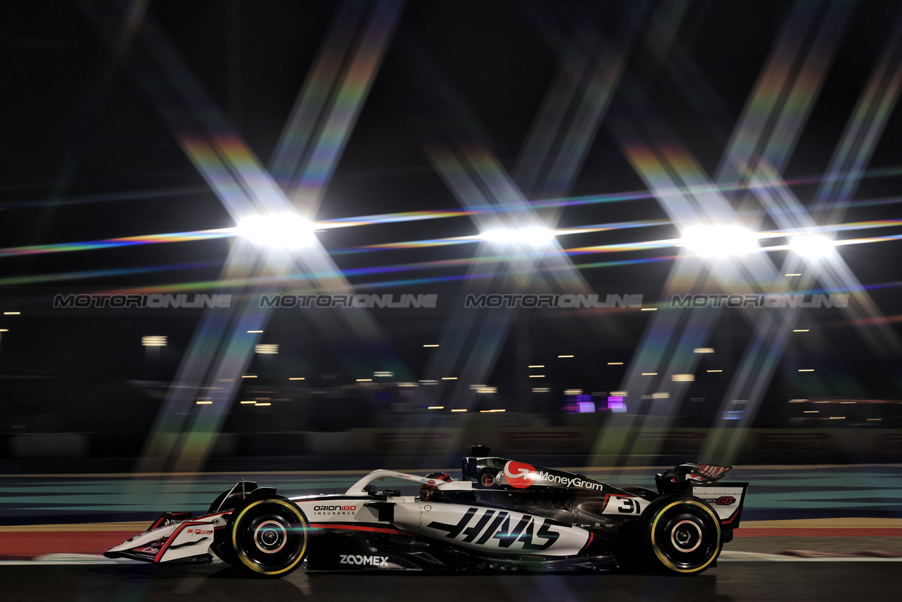 GP QATAR, Esteban Ocon (FRA) Haas VF-25.
28.11.2025 Formula 1 World Championship, Rd 23, Qatar Grand Prix, Doha, Qatar, Sprint Qualifiche Day.
- www.xpbimages.com, EMail: requests@xpbimages.com © Copyright: Moy / XPB Images