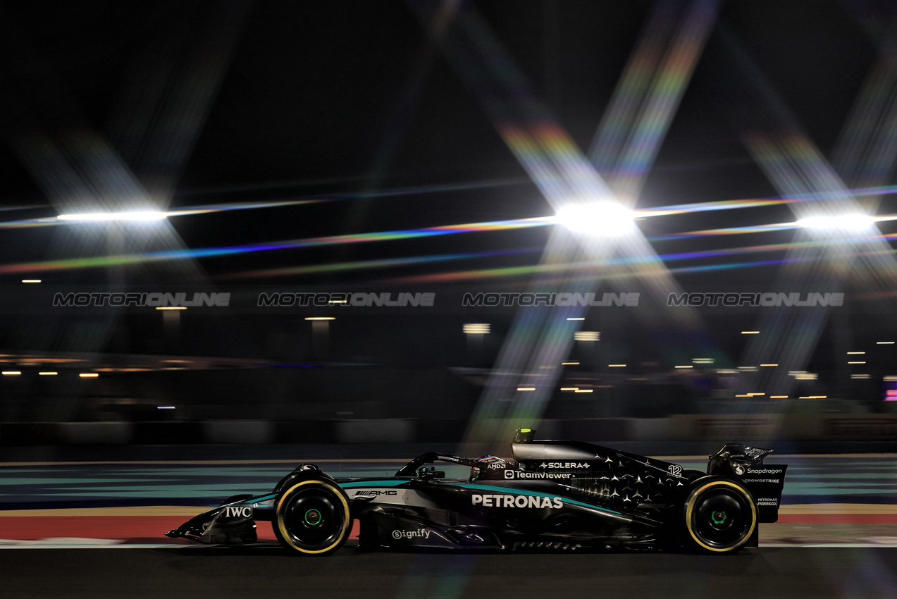 GP QATAR, Andrea Kimi Antonelli (ITA) Mercedes AMG F1 W16.

28.11.2025 Formula 1 World Championship, Rd 23, Qatar Grand Prix, Doha, Qatar, Sprint Qualifiche Day.

- www.xpbimages.com, EMail: requests@xpbimages.com © Copyright: Moy / XPB Images