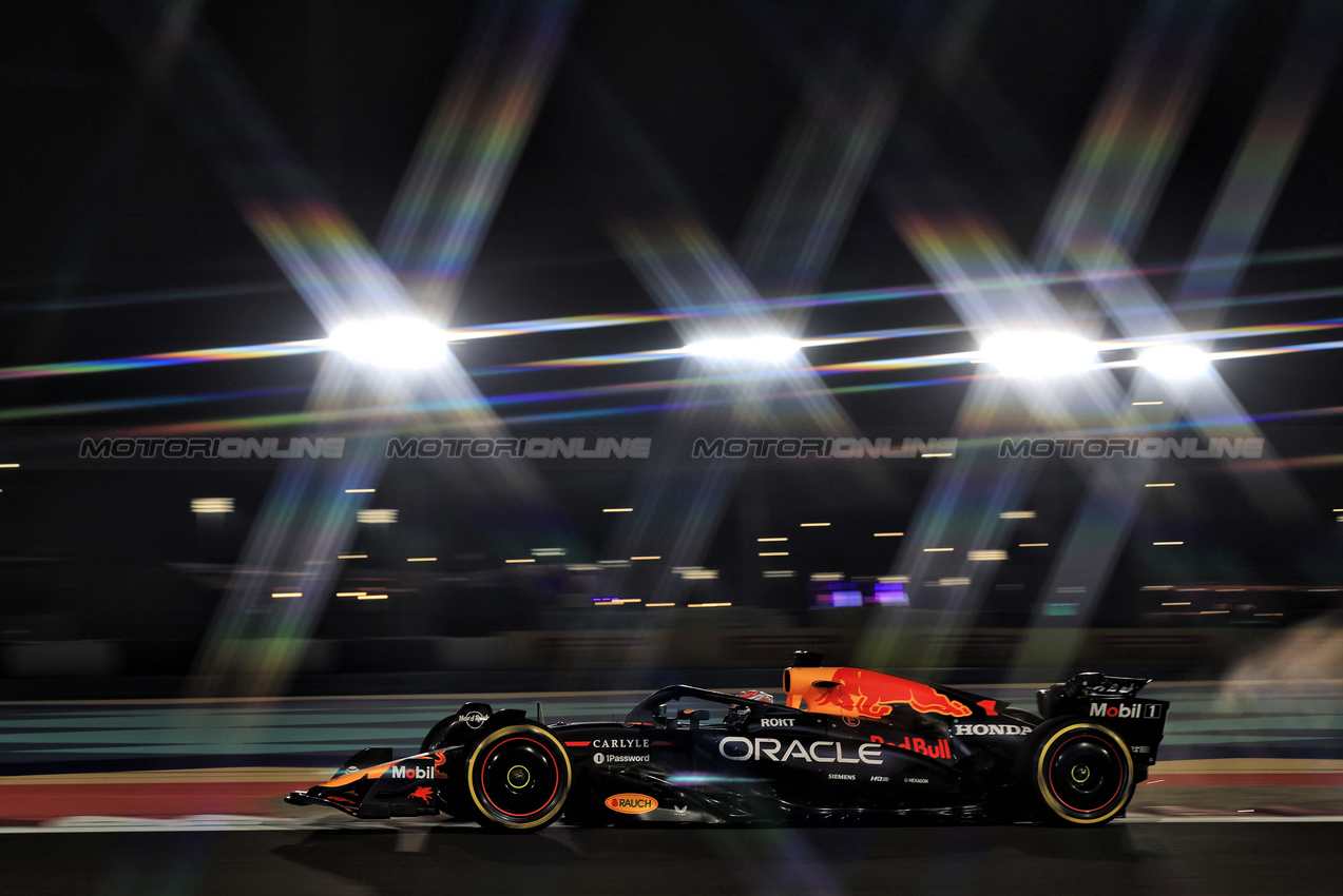 GP QATAR, Max Verstappen (NLD) Red Bull Racing RB21.

28.11.2025 Formula 1 World Championship, Rd 23, Qatar Grand Prix, Doha, Qatar, Sprint Qualifiche Day.

- www.xpbimages.com, EMail: requests@xpbimages.com © Copyright: Moy / XPB Images