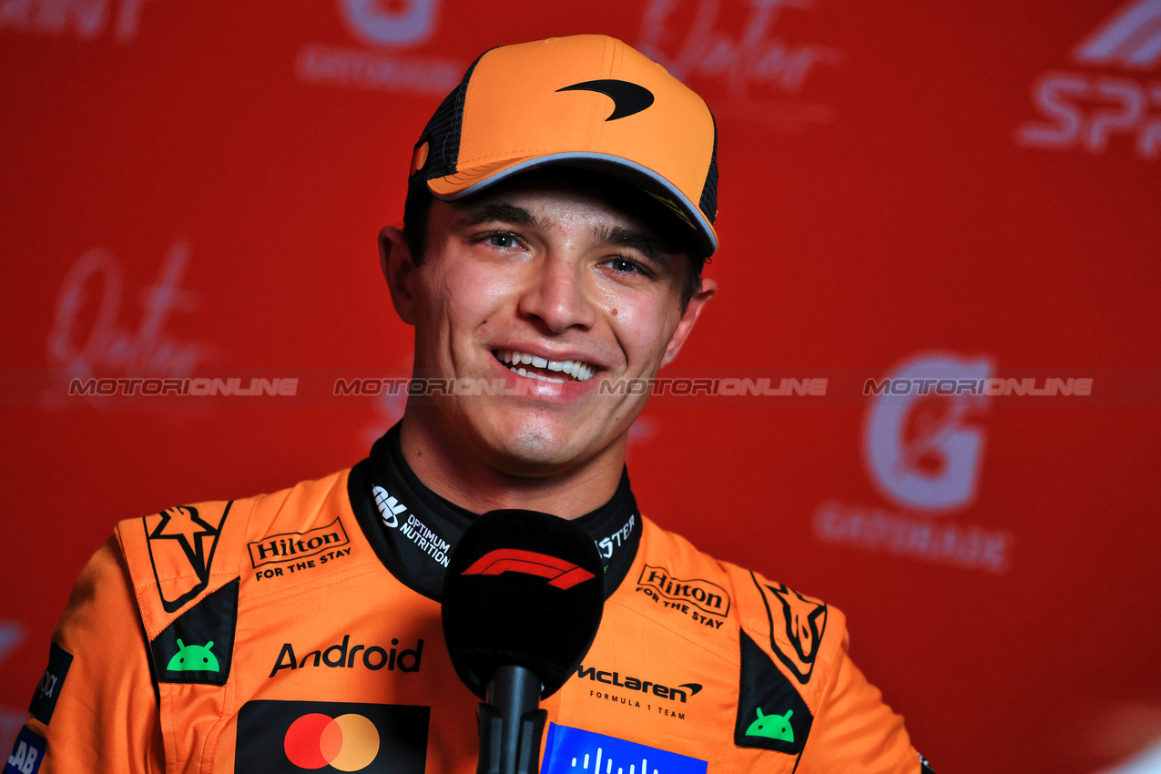 GP QATAR, Lando Norris (GBR) McLaren.
28.11.2025 Formula 1 World Championship, Rd 23, Qatar Grand Prix, Doha, Qatar, Sprint Qualifiche Day.
- www.xpbimages.com, EMail: requests@xpbimages.com © Copyright: Moy / XPB Images