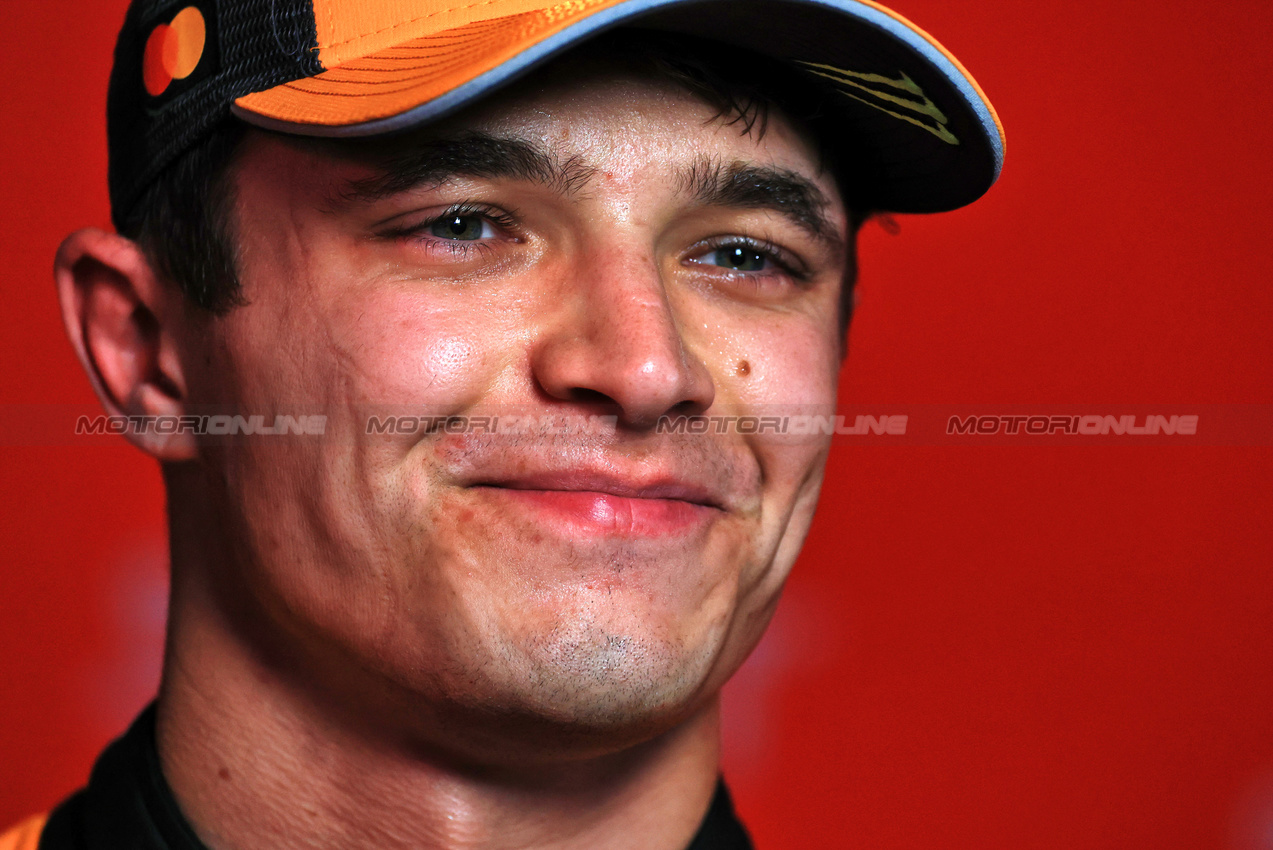 GP QATAR, Lando Norris (GBR) McLaren.
28.11.2025 Formula 1 World Championship, Rd 23, Qatar Grand Prix, Doha, Qatar, Sprint Qualifiche Day.
- www.xpbimages.com, EMail: requests@xpbimages.com © Copyright: Moy / XPB Images