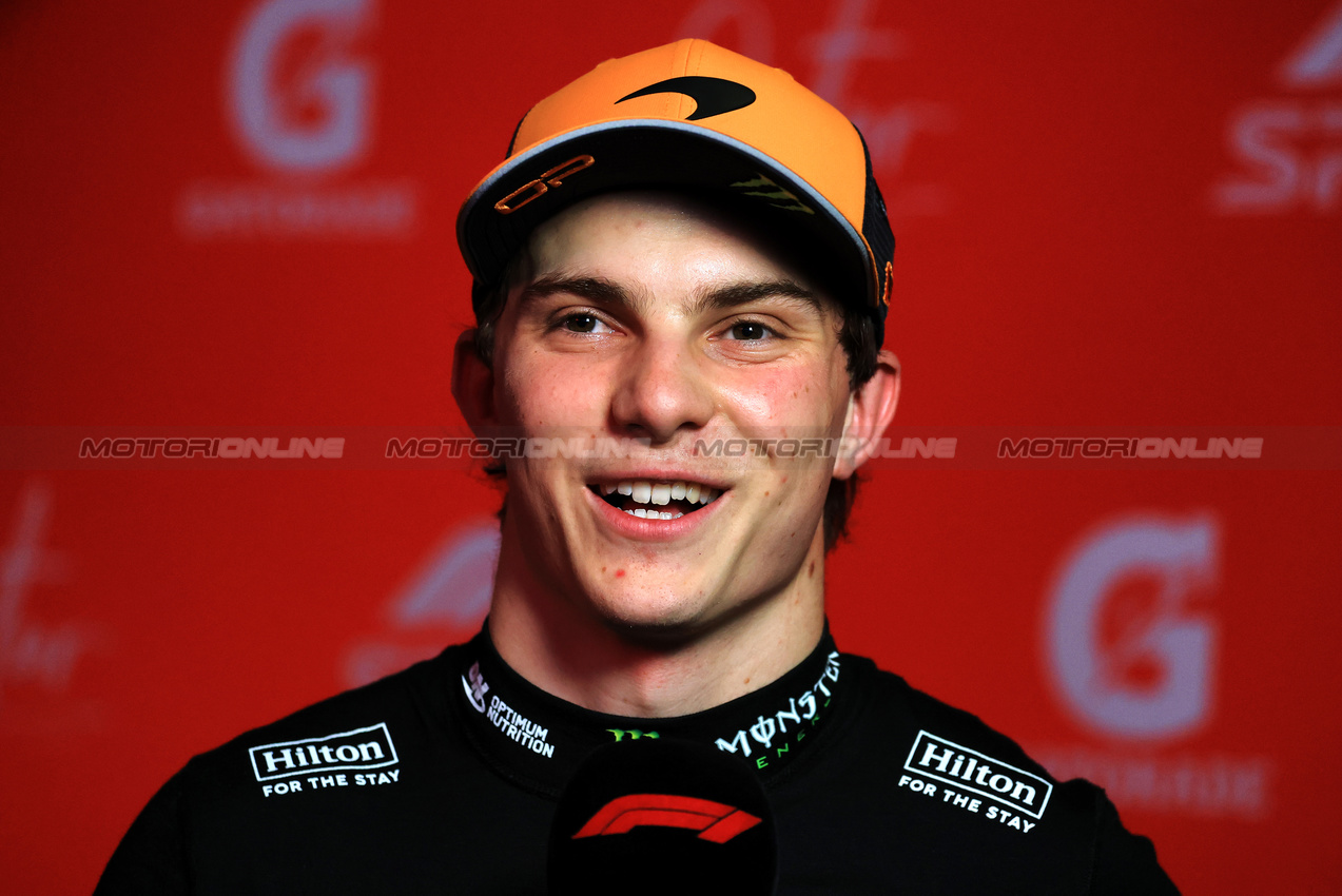 GP QATAR, Oscar Piastri (AUS) McLaren.

28.11.2025 Formula 1 World Championship, Rd 23, Qatar Grand Prix, Doha, Qatar, Sprint Qualifiche Day.

- www.xpbimages.com, EMail: requests@xpbimages.com © Copyright: Moy / XPB Images