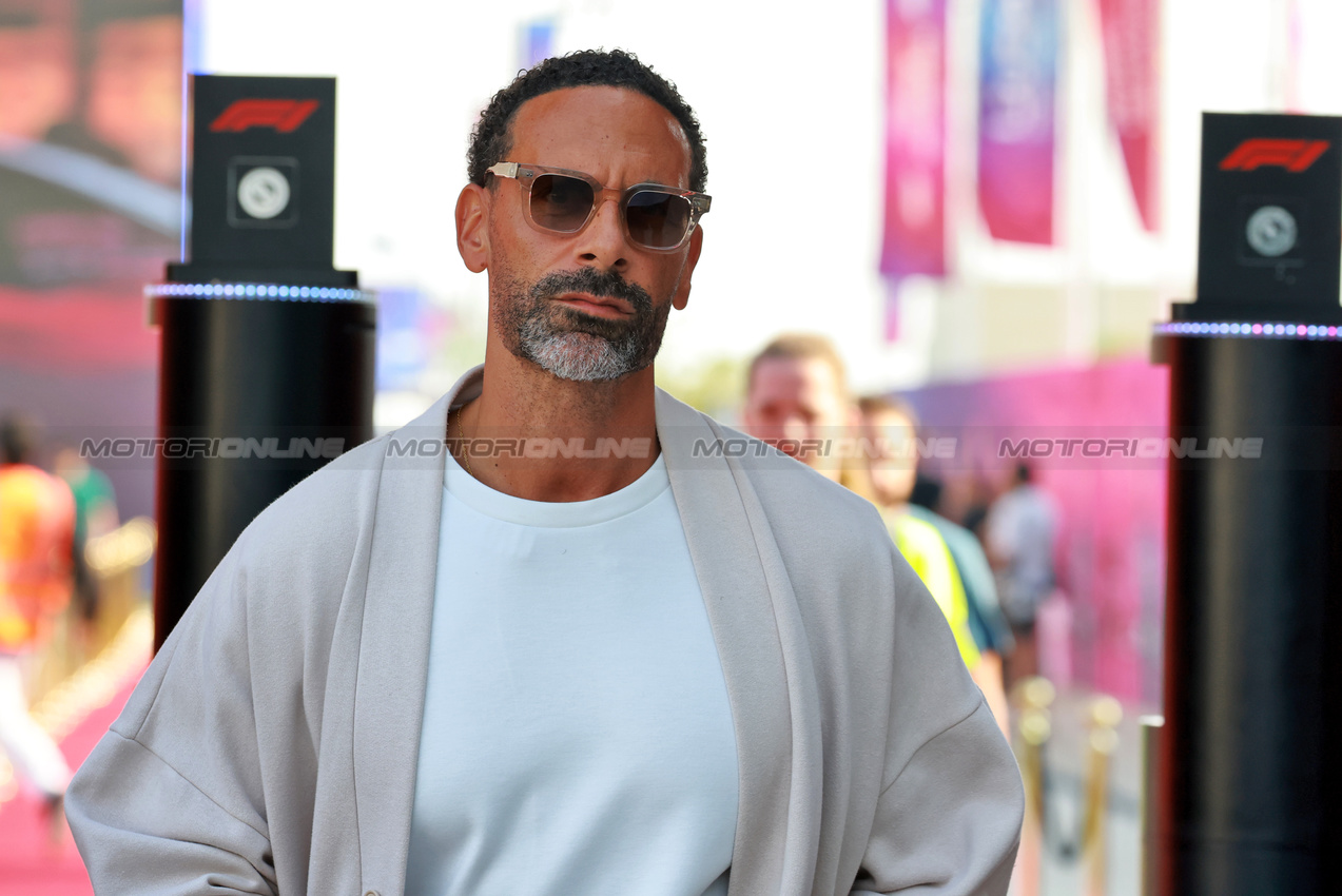 GP QATAR, Rio Ferdinand (GBR) Former Footballer.

28.11.2025 Formula 1 World Championship, Rd 23, Qatar Grand Prix, Doha, Qatar, Sprint Qualifiche Day.

- www.xpbimages.com, EMail: requests@xpbimages.com © Copyright: Moy / XPB Images