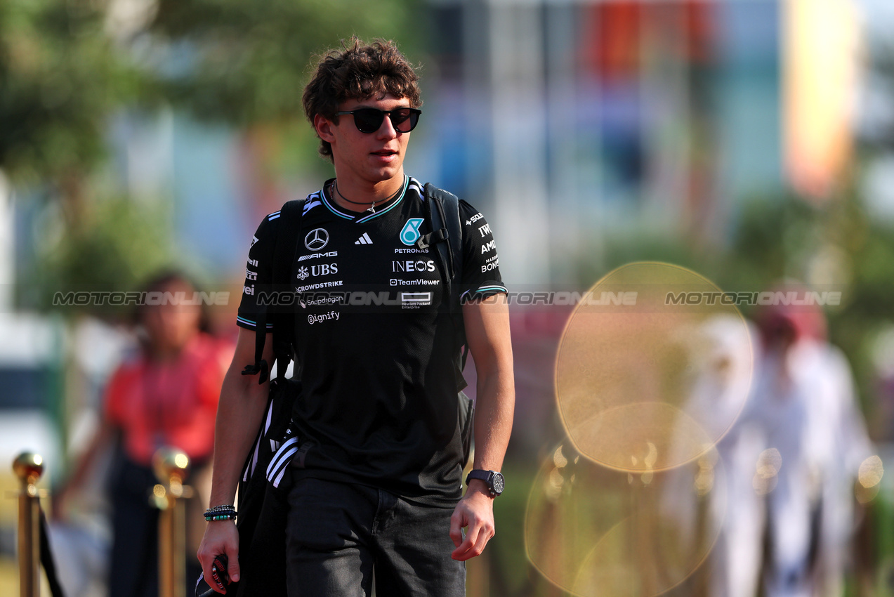 GP QATAR, Andrea Kimi Antonelli (ITA) Mercedes AMG F1.

28.11.2025 Formula 1 World Championship, Rd 23, Qatar Grand Prix, Doha, Qatar, Sprint Qualifiche Day.

- www.xpbimages.com, EMail: requests@xpbimages.com © Copyright: Charniaux / XPB Images