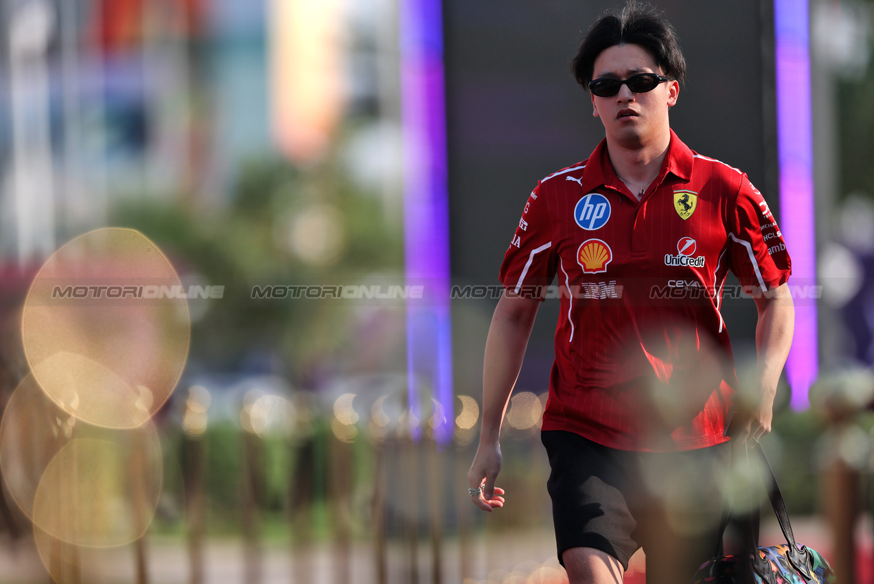 GP QATAR, Zhou Guanyu (CHN) Ferrari Reserve Driver.

28.11.2025 Formula 1 World Championship, Rd 23, Qatar Grand Prix, Doha, Qatar, Sprint Qualifiche Day.

- www.xpbimages.com, EMail: requests@xpbimages.com © Copyright: Charniaux / XPB Images