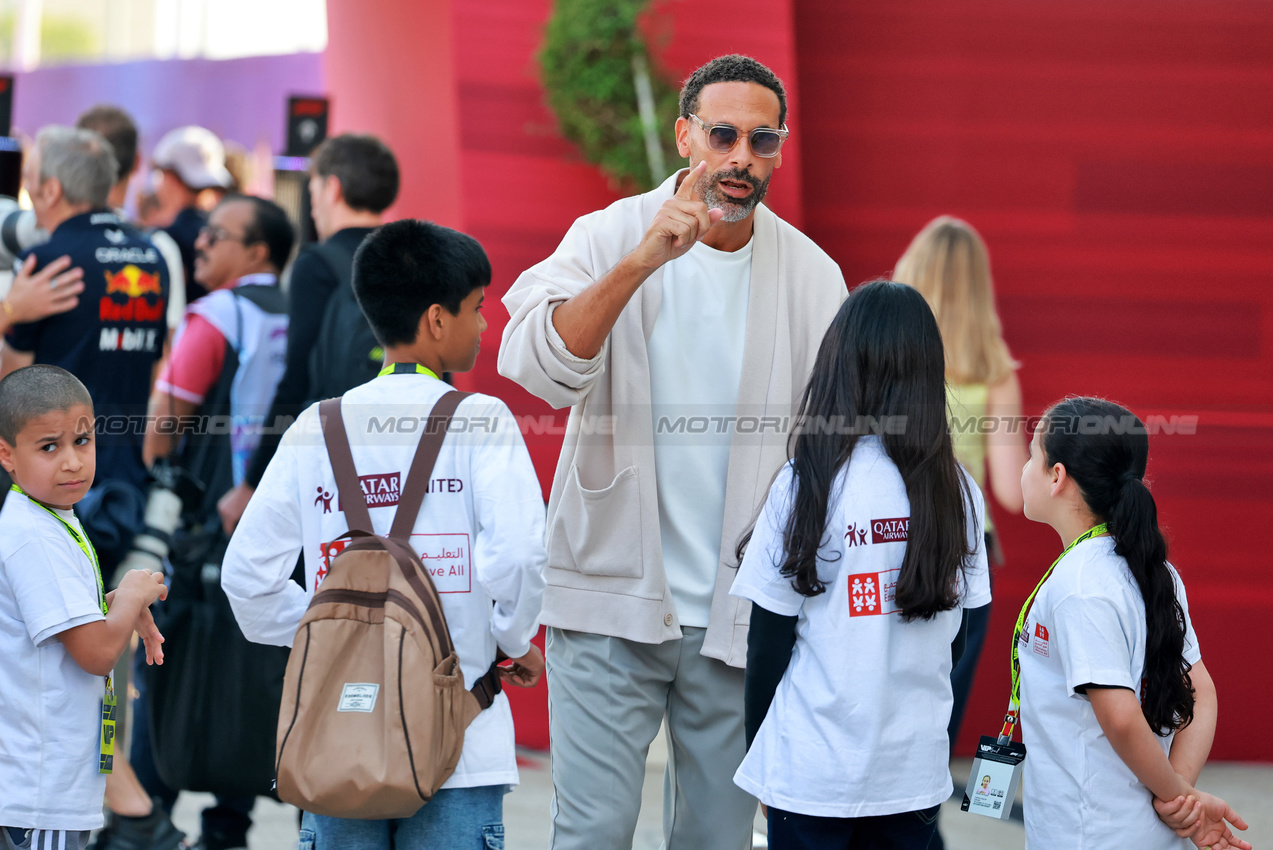GP QATAR, Rio Ferdinand (GBR) Former Footballer.

28.11.2025 Formula 1 World Championship, Rd 23, Qatar Grand Prix, Doha, Qatar, Sprint Qualifiche Day.

- www.xpbimages.com, EMail: requests@xpbimages.com © Copyright: Moy / XPB Images
