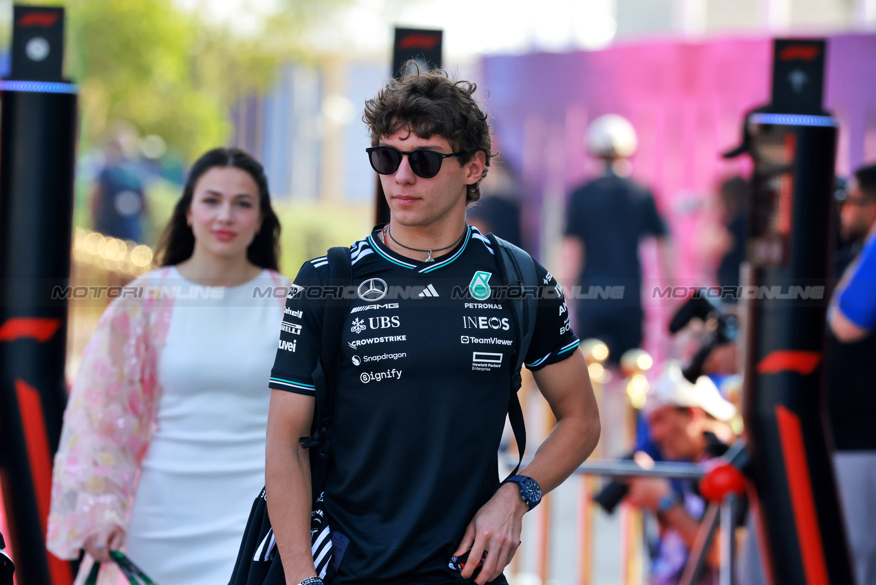 GP QATAR, Andrea Kimi Antonelli (ITA) Mercedes AMG F1.

28.11.2025 Formula 1 World Championship, Rd 23, Qatar Grand Prix, Doha, Qatar, Sprint Qualifiche Day.

- www.xpbimages.com, EMail: requests@xpbimages.com © Copyright: Moy / XPB Images