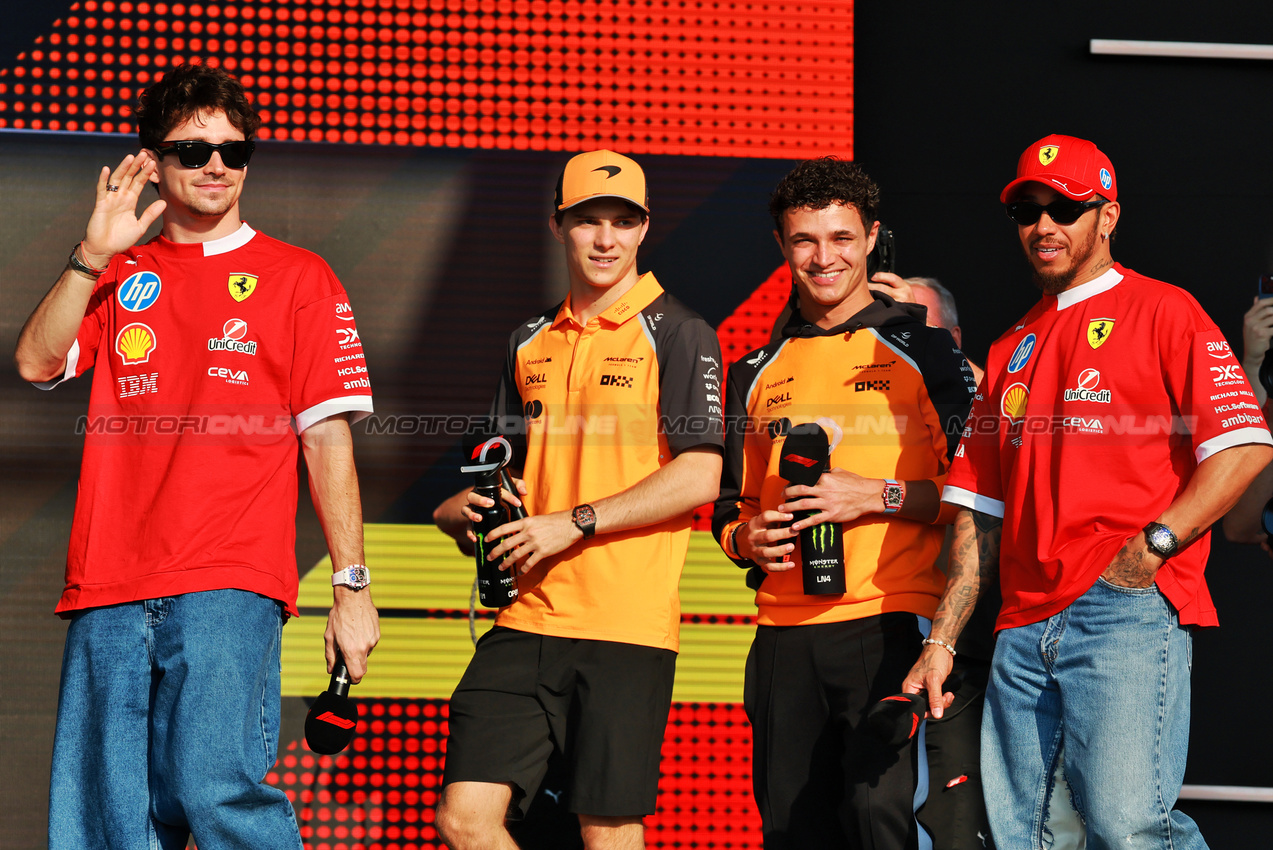 GP QATAR, (L to R): Charles Leclerc (MON) Ferrari; Oscar Piastri (AUS) McLaren; Lando Norris (GBR) McLaren; e Lewis Hamilton (GBR) Ferrari, on the FanZone Stage.

28.11.2025 Formula 1 World Championship, Rd 23, Qatar Grand Prix, Doha, Qatar, Sprint Qualifiche Day.

- www.xpbimages.com, EMail: requests@xpbimages.com © Copyright: Moy / XPB Images