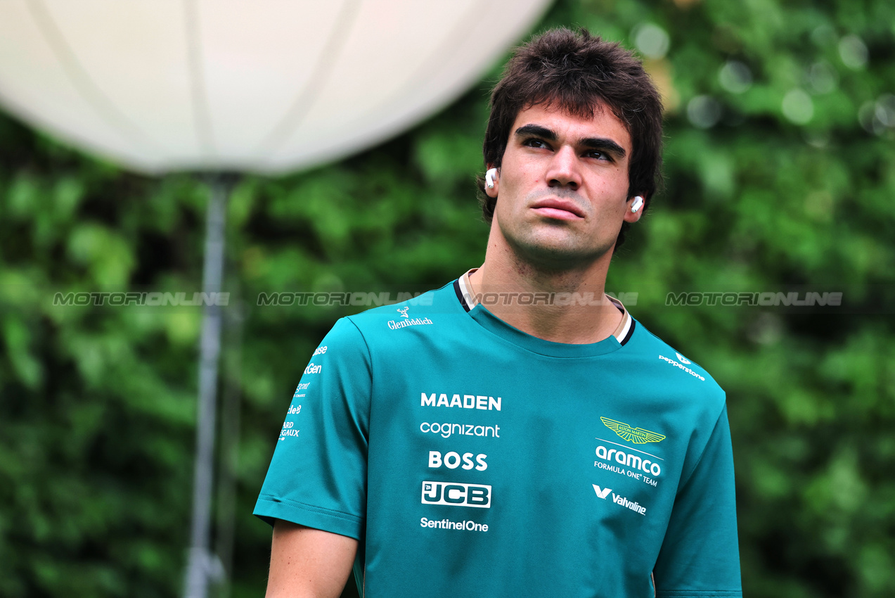GP SINGAPORE, Lance Stroll (CDN) Aston Martin F1 Team.

05.10.2025. Formula 1 World Championship, Rd 18, Singapore Grand Prix, Marina Bay Street Circuit, Singapore, Gara Day.

- www.xpbimages.com, EMail: requests@xpbimages.com © Copyright: Moy / XPB Images