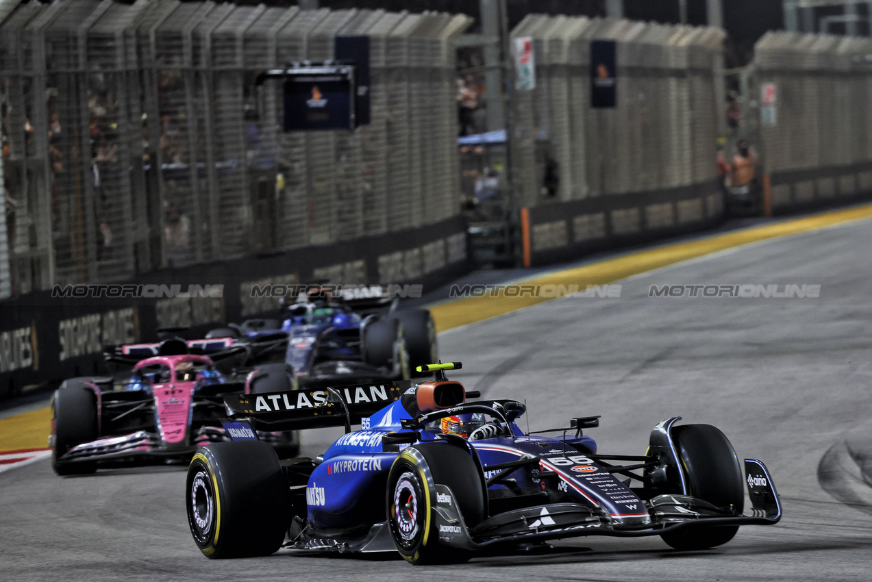 GP SINGAPORE, Carlos Sainz (ESP) Atlassian Williams Racing FW47.

05.10.2025. Formula 1 World Championship, Rd 18, Singapore Grand Prix, Marina Bay Street Circuit, Singapore, Gara Day.

- www.xpbimages.com, EMail: requests@xpbimages.com © Copyright: Batchelor / XPB Images