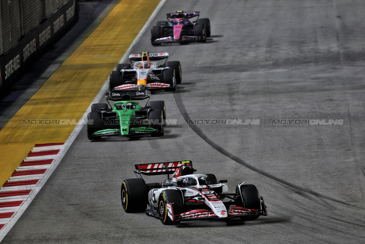 GP SINGAPORE, Oliver Bearman (GBR) Haas VF-25.

05.10.2025. Formula 1 World Championship, Rd 18, Singapore Grand Prix, Marina Bay Street Circuit, Singapore, Gara Day.

- www.xpbimages.com, EMail: requests@xpbimages.com © Copyright: Batchelor / XPB Images