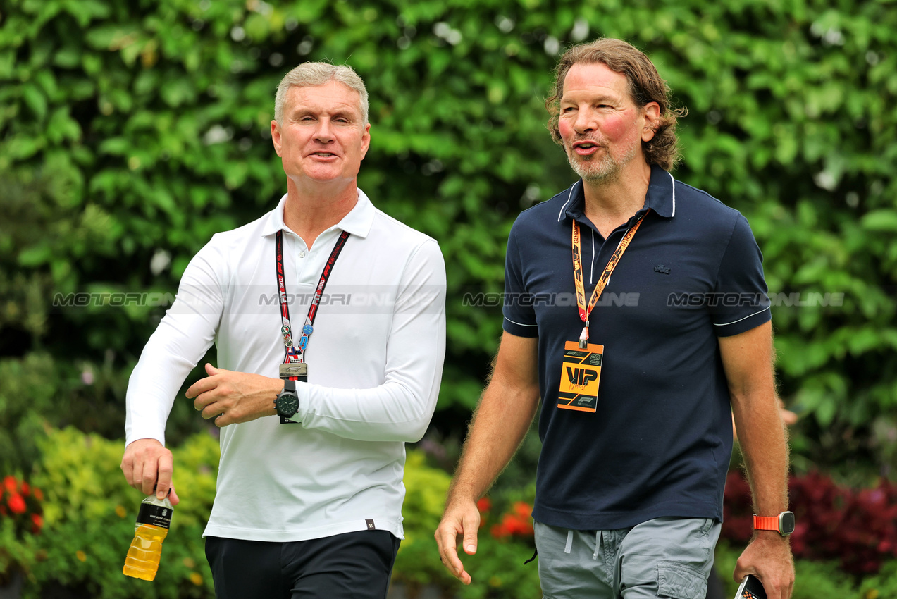GP SINGAPORE, (L to R): David Coulthard (GBR) Channel 4 F1 Commentator with Fredrik Johnsson, Gara of Champions President.

05.10.2025. Formula 1 World Championship, Rd 18, Singapore Grand Prix, Marina Bay Street Circuit, Singapore, Gara Day.

- www.xpbimages.com, EMail: requests@xpbimages.com © Copyright: Moy / XPB Images