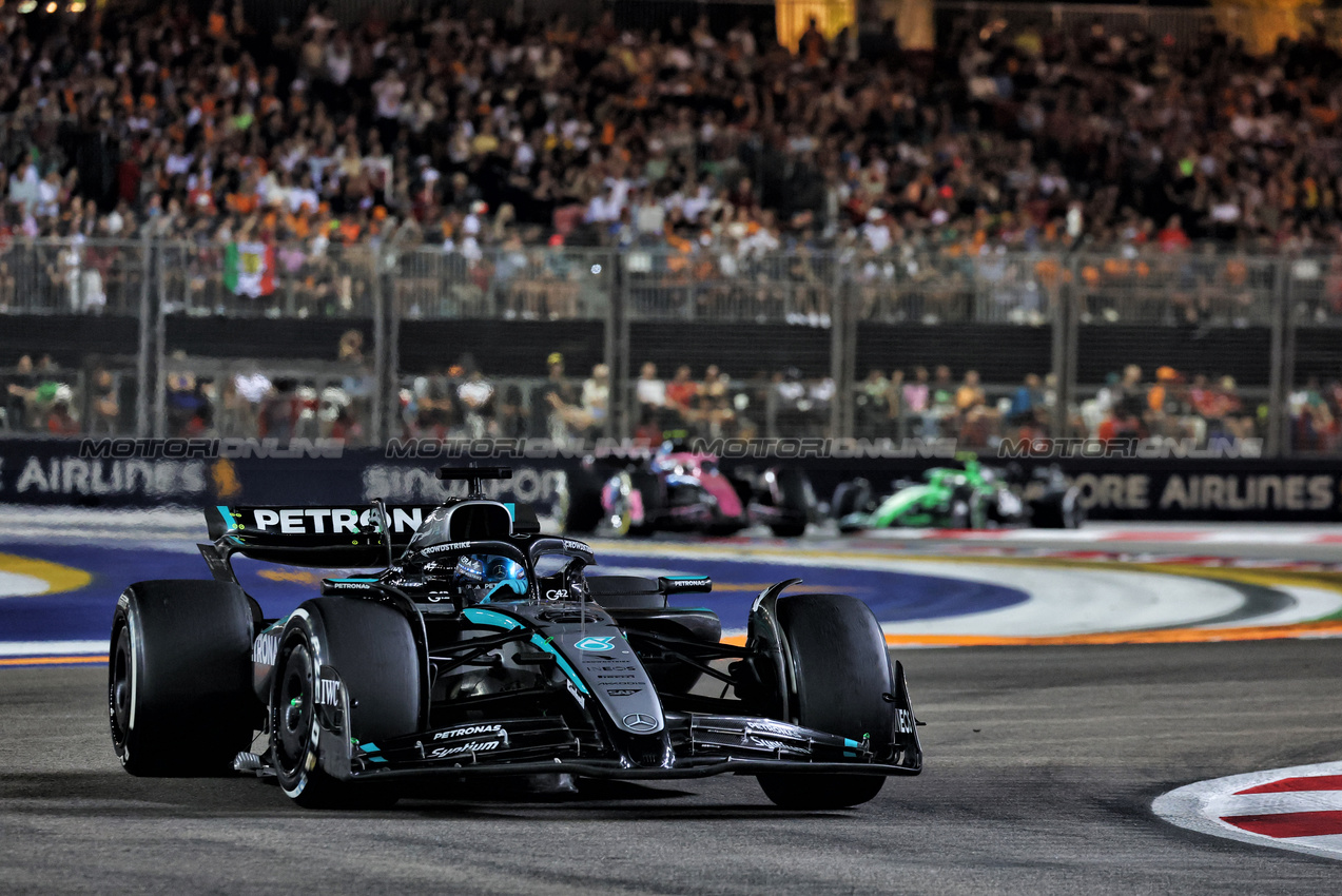 GP SINGAPORE, George Russell (GBR) Mercedes AMG F1 W16.

05.10.2025. Formula 1 World Championship, Rd 18, Singapore Grand Prix, Marina Bay Street Circuit, Singapore, Gara Day.

- www.xpbimages.com, EMail: requests@xpbimages.com © Copyright: Moy / XPB Images