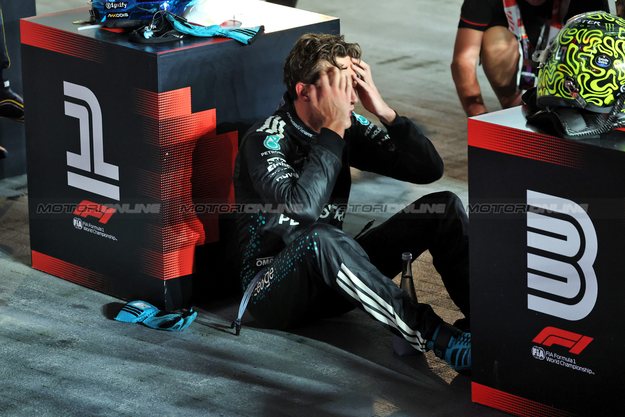 GP SINGAPORE, Gara winner George Russell (GBR) Mercedes AMG F1 in parc ferme.

05.10.2025. Formula 1 World Championship, Rd 18, Singapore Grand Prix, Marina Bay Street Circuit, Singapore, Gara Day.

- www.xpbimages.com, EMail: requests@xpbimages.com © Copyright: Batchelor / XPB Images