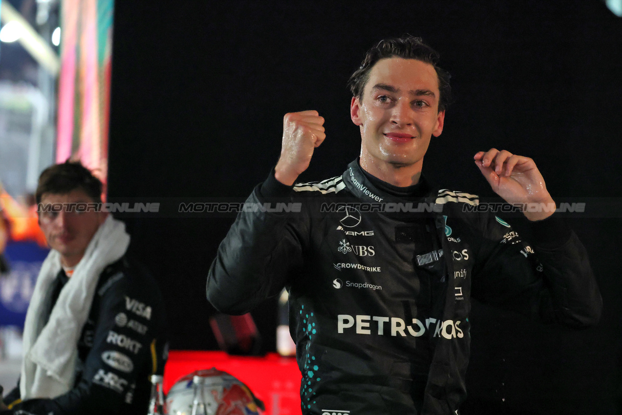 GP SINGAPORE, Gara winner George Russell (GBR) Mercedes AMG F1 celebrates in parc ferme.

05.10.2025. Formula 1 World Championship, Rd 18, Singapore Grand Prix, Marina Bay Street Circuit, Singapore, Gara Day.

- www.xpbimages.com, EMail: requests@xpbimages.com © Copyright: Moy / XPB Images