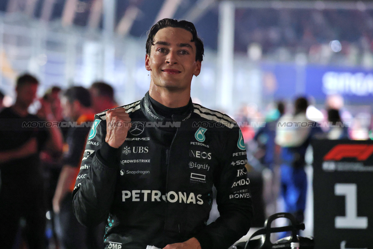 GP SINGAPORE, Gara winner George Russell (GBR) Mercedes AMG F1 celebrates in parc ferme.

05.10.2025. Formula 1 World Championship, Rd 18, Singapore Grand Prix, Marina Bay Street Circuit, Singapore, Gara Day.

- www.xpbimages.com, EMail: requests@xpbimages.com © Copyright: Moy / XPB Images