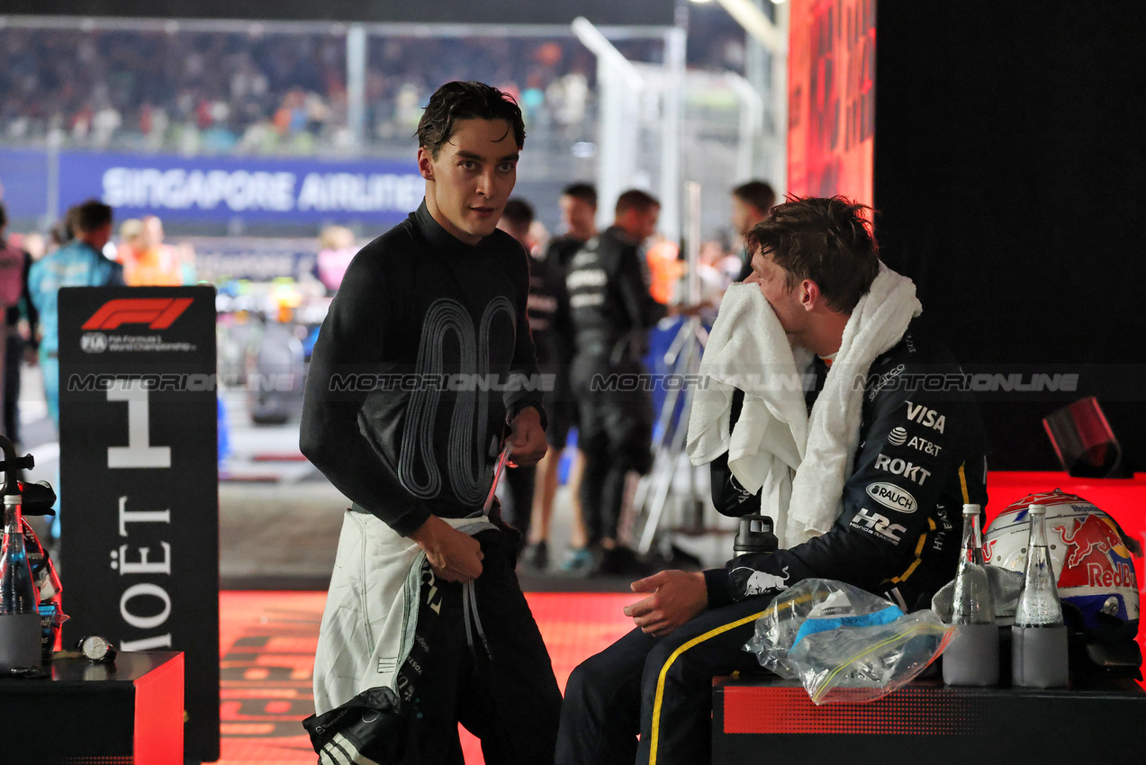 GP SINGAPORE, (L to R): Gara winner George Russell (GBR) Mercedes AMG F1 in parc ferme with second placed Max Verstappen (NLD) Red Bull Racing.

05.10.2025. Formula 1 World Championship, Rd 18, Singapore Grand Prix, Marina Bay Street Circuit, Singapore, Gara Day.

- www.xpbimages.com, EMail: requests@xpbimages.com © Copyright: Moy / XPB Images