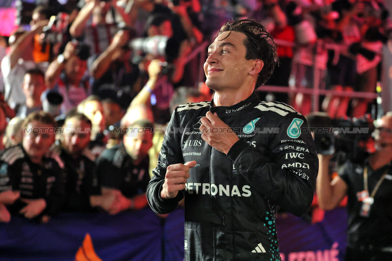 GP SINGAPORE, Gara winner George Russell (GBR) Mercedes AMG F1 in parc ferme.

05.10.2025. Formula 1 World Championship, Rd 18, Singapore Grand Prix, Marina Bay Street Circuit, Singapore, Gara Day.

- www.xpbimages.com, EMail: requests@xpbimages.com © Copyright: Moy / XPB Images