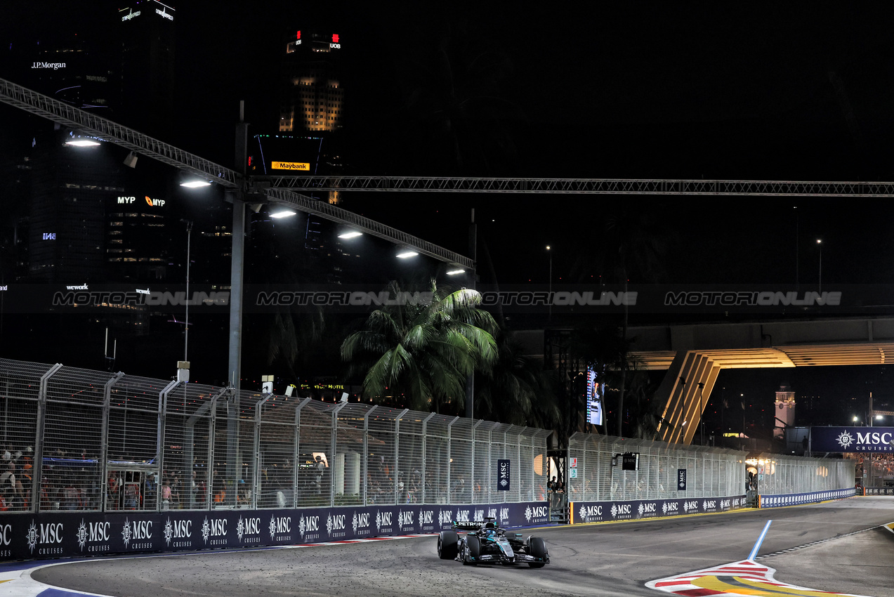 GP SINGAPORE, George Russell (GBR) Mercedes AMG F1 W16.

05.10.2025. Formula 1 World Championship, Rd 18, Singapore Grand Prix, Marina Bay Street Circuit, Singapore, Gara Day.

- www.xpbimages.com, EMail: requests@xpbimages.com © Copyright: Bearne / XPB Images