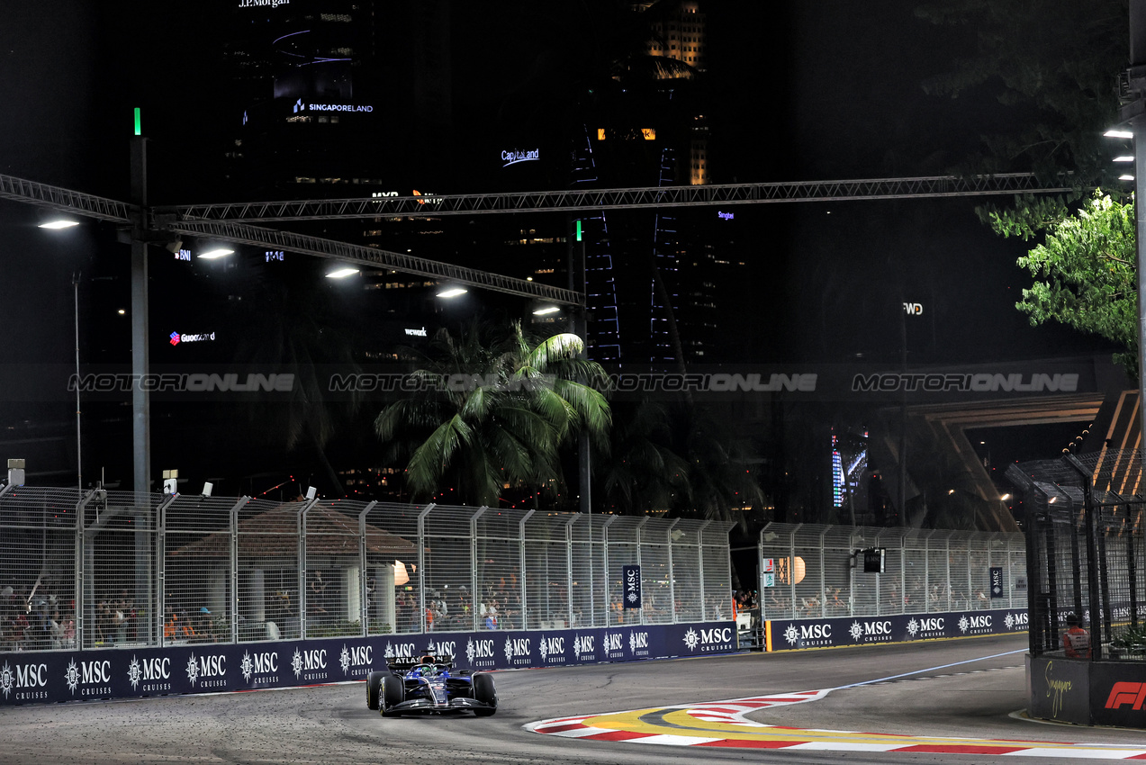 GP SINGAPORE, Alexander Albon (THA) Atlassian Williams Racing FW47.

05.10.2025. Formula 1 World Championship, Rd 18, Singapore Grand Prix, Marina Bay Street Circuit, Singapore, Gara Day.

- www.xpbimages.com, EMail: requests@xpbimages.com © Copyright: Bearne / XPB Images