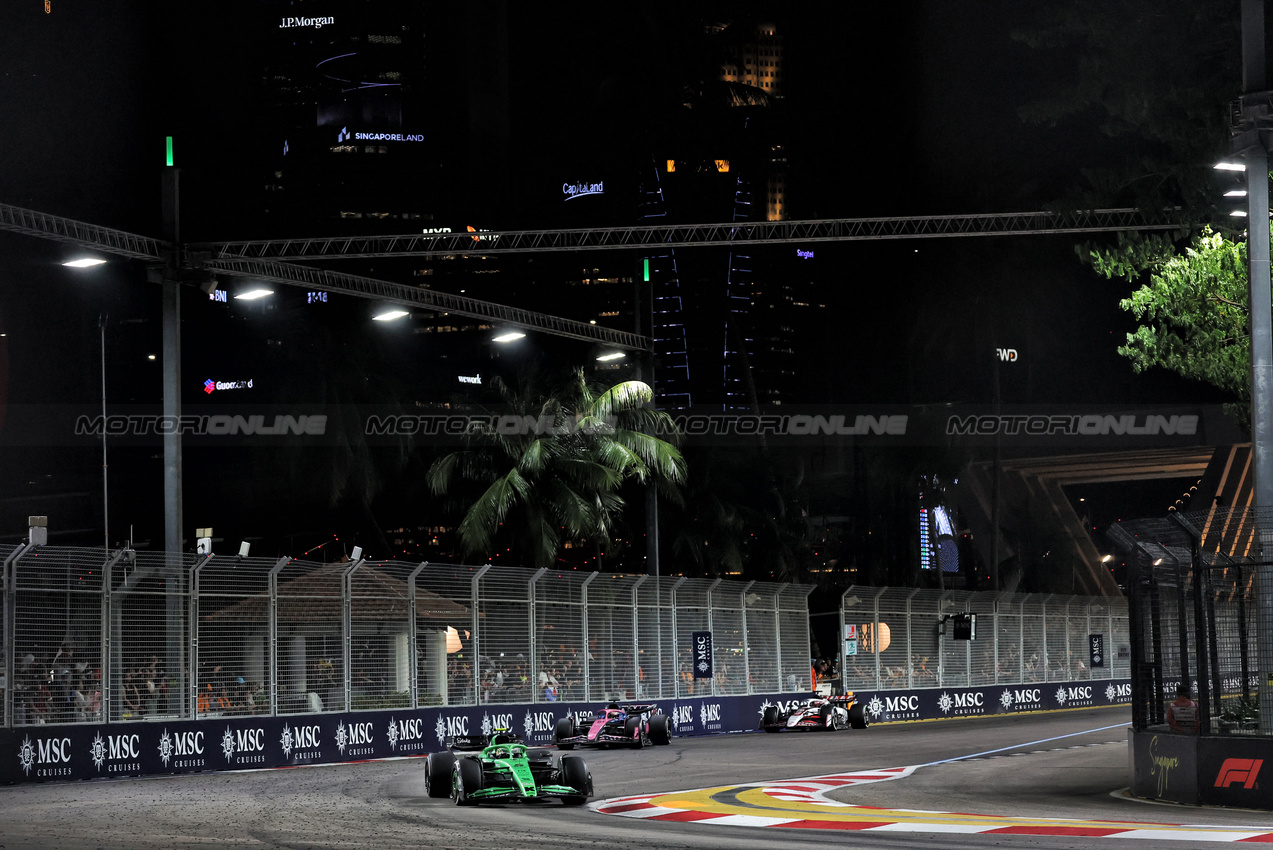 GP SINGAPORE, Gabriel Bortoleto (BRA) Sauber C45.

05.10.2025. Formula 1 World Championship, Rd 18, Singapore Grand Prix, Marina Bay Street Circuit, Singapore, Gara Day.

- www.xpbimages.com, EMail: requests@xpbimages.com © Copyright: Bearne / XPB Images