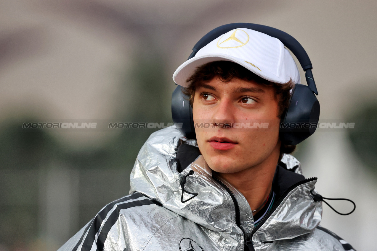 GP SINGAPORE, Andrea Kimi Antonelli (ITA) Mercedes AMG F1 on the drivers' parade.

05.10.2025. Formula 1 World Championship, Rd 18, Singapore Grand Prix, Marina Bay Street Circuit, Singapore, Gara Day.

- www.xpbimages.com, EMail: requests@xpbimages.com © Copyright: Charniaux / XPB Images