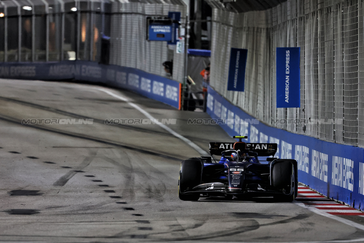GP SINGAPORE, Carlos Sainz (ESP) Atlassian Williams Racing FW47.

05.10.2025. Formula 1 World Championship, Rd 18, Singapore Grand Prix, Marina Bay Street Circuit, Singapore, Gara Day.

 - www.xpbimages.com, EMail: requests@xpbimages.com © Copyright: Rew / XPB Images