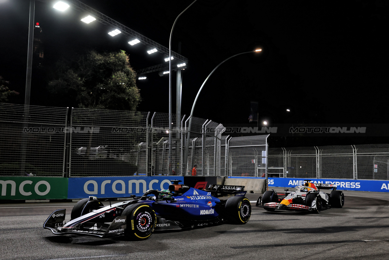 GP SINGAPORE, Alexander Albon (THA) Atlassian Williams Racing FW47.

05.10.2025. Formula 1 World Championship, Rd 18, Singapore Grand Prix, Marina Bay Street Circuit, Singapore, Gara Day.

 - www.xpbimages.com, EMail: requests@xpbimages.com © Copyright: Rew / XPB Images