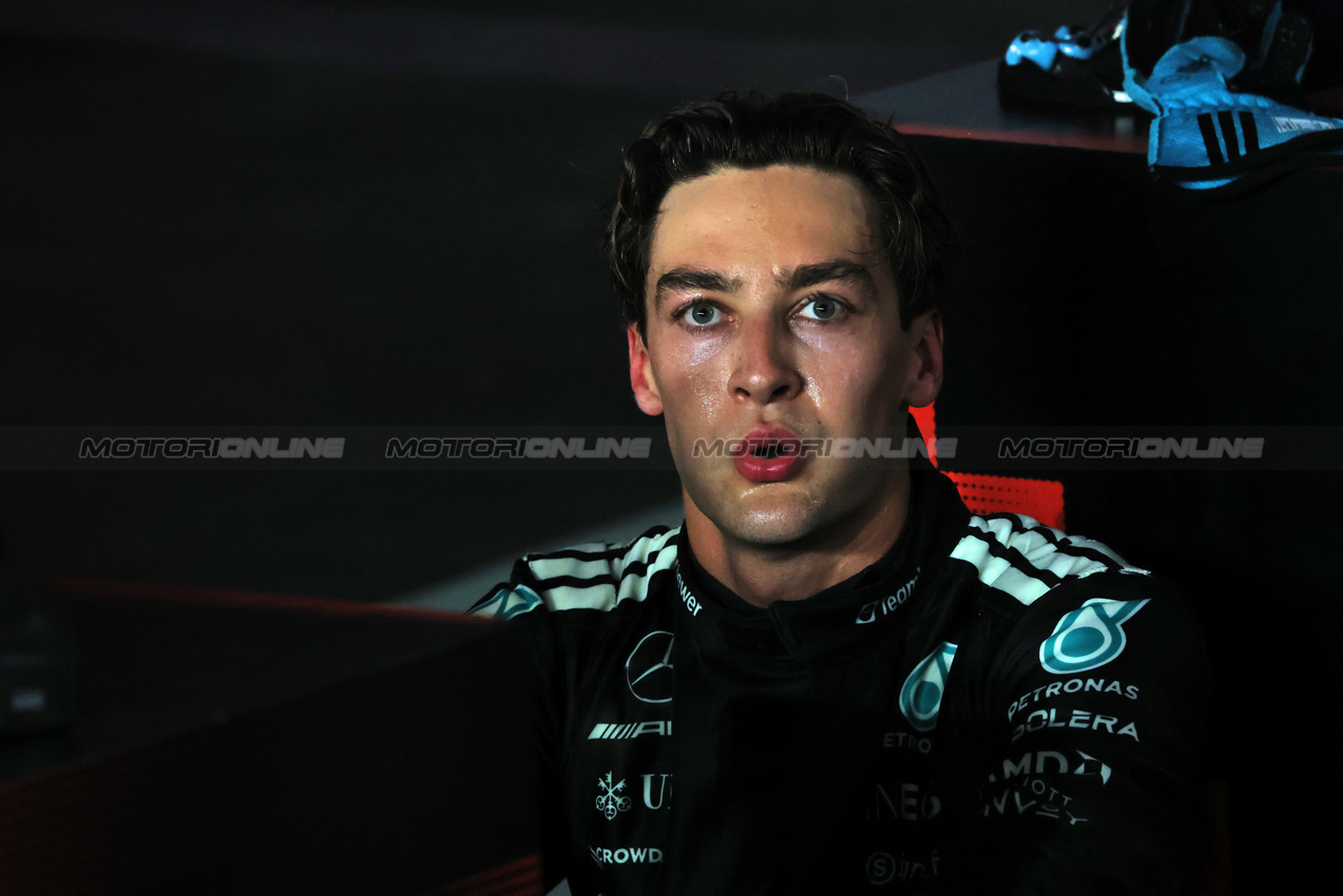 GP SINGAPORE, Gara winner George Russell (GBR) Mercedes AMG F1 in parc ferme.

05.10.2025. Formula 1 World Championship, Rd 18, Singapore Grand Prix, Marina Bay Street Circuit, Singapore, Gara Day.

 - www.xpbimages.com, EMail: requests@xpbimages.com © Copyright: Rew / XPB Images