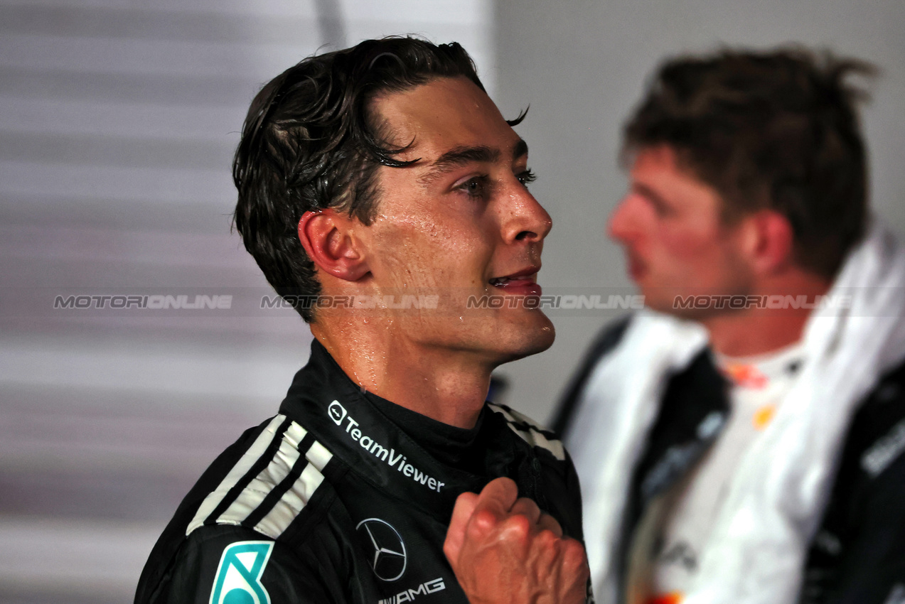 GP SINGAPORE, Gara winner George Russell (GBR) Mercedes AMG F1 celebrates in parc ferme.

05.10.2025. Formula 1 World Championship, Rd 18, Singapore Grand Prix, Marina Bay Street Circuit, Singapore, Gara Day.

 - www.xpbimages.com, EMail: requests@xpbimages.com © Copyright: Rew / XPB Images