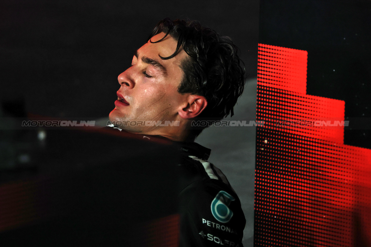 GP SINGAPORE, Gara winner George Russell (GBR) Mercedes AMG F1 in parc ferme.

05.10.2025. Formula 1 World Championship, Rd 18, Singapore Grand Prix, Marina Bay Street Circuit, Singapore, Gara Day.

 - www.xpbimages.com, EMail: requests@xpbimages.com © Copyright: Rew / XPB Images